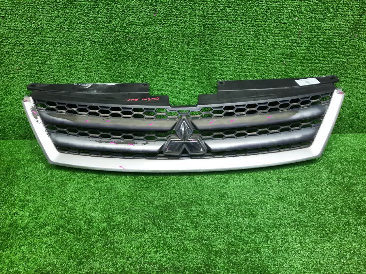 Решетка радиатора MITSUBISHI OUTLANDER CW4W, CW6W, CW5W 7450A035 1 ракурс
