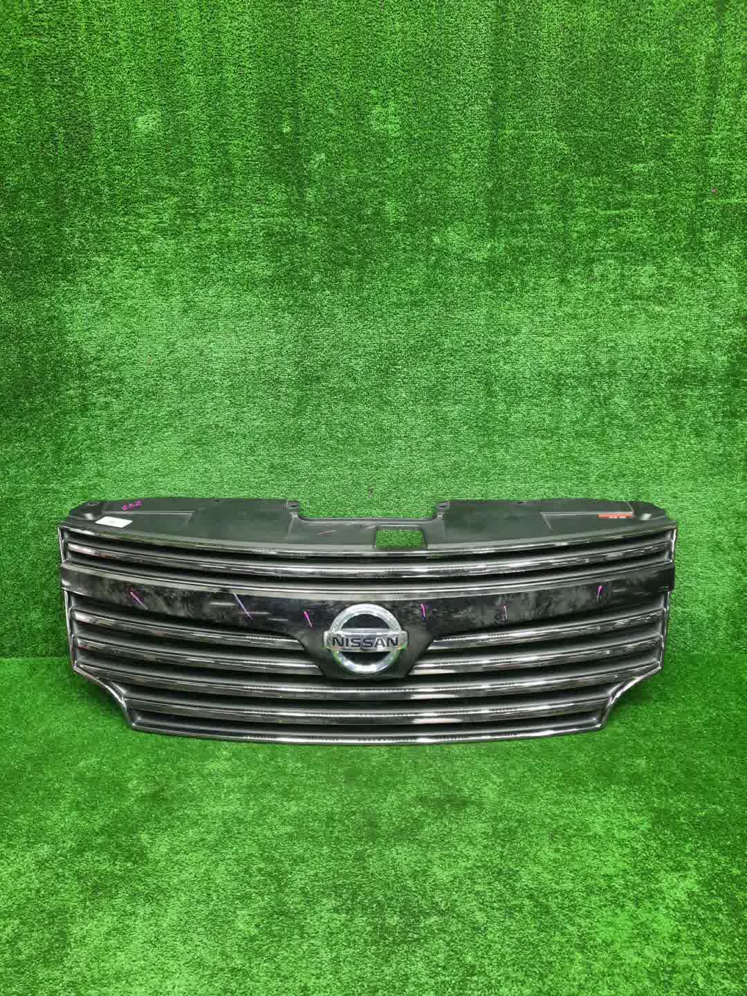 Решетка радиатора NISSAN ELGRAND E52 62312-1JB0 1 ракурс