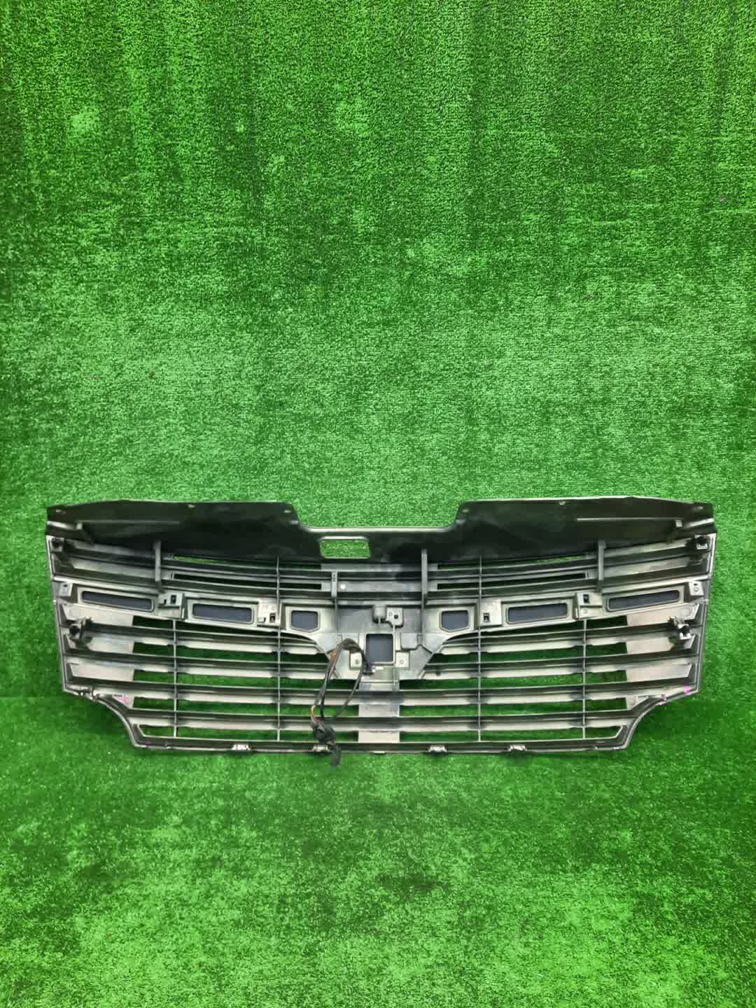 Решетка радиатора NISSAN ELGRAND E52 62312-1JB0 2 ракурс