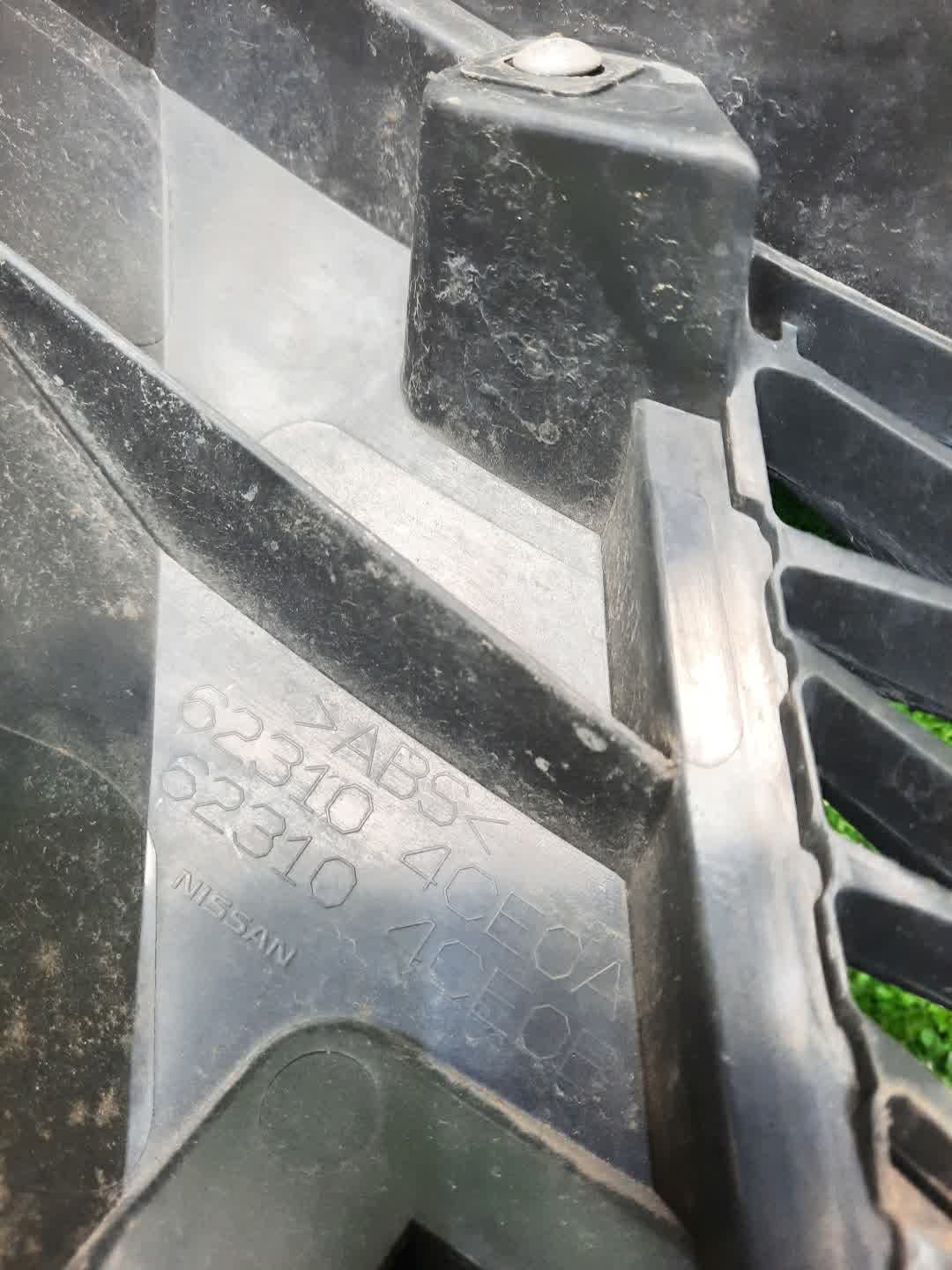 Решетка радиатора NISSAN X-TRAIL HT32, T32, HNT32, NT32 62310-4CE0A 3 ракурс