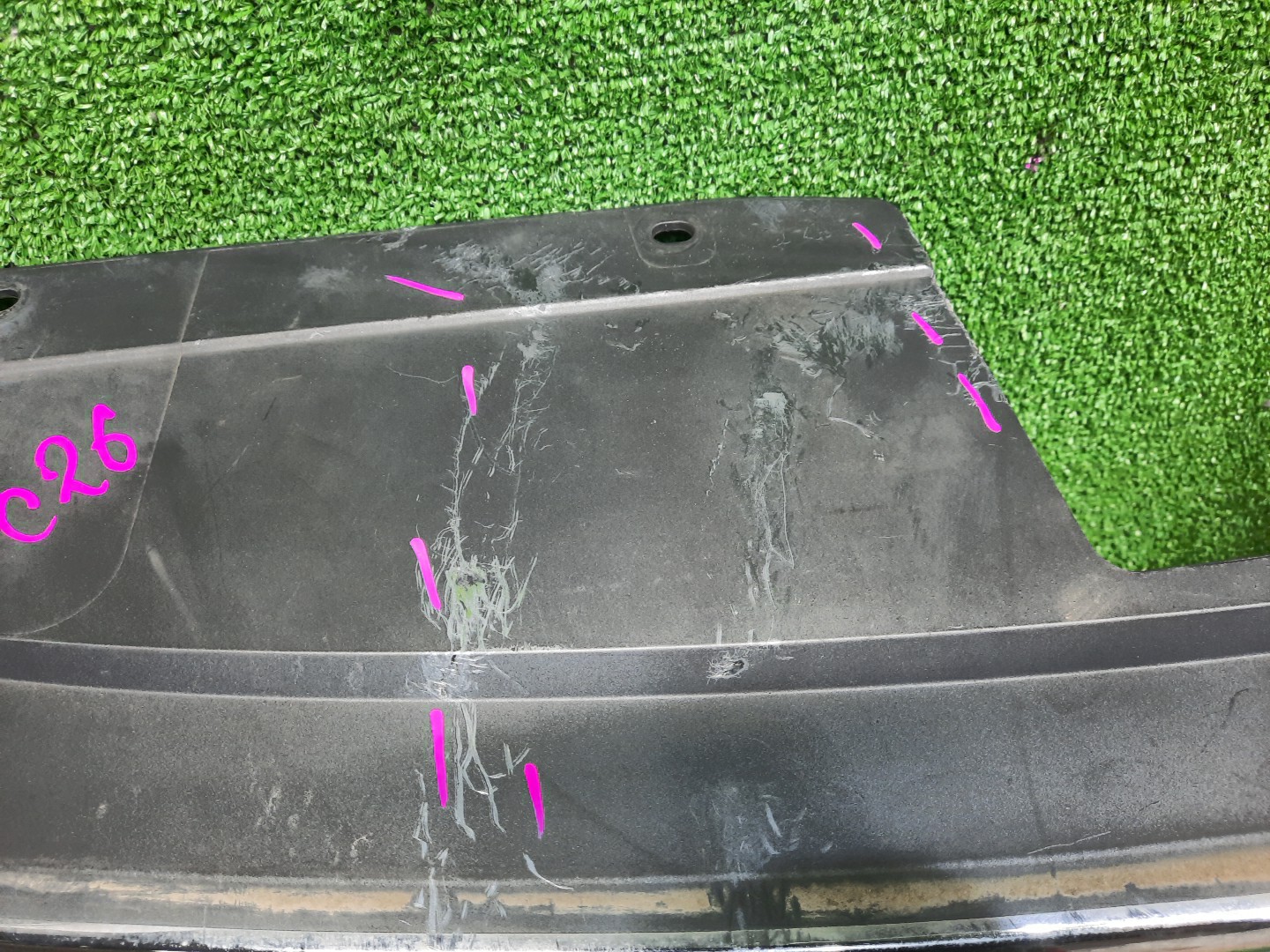 Решетка радиатора NISSAN SERENA C26 62310-3GS0A 5 ракурс Решетка радиатора NISSAN SERENA C26 62310-3GS0A 5 ракурс
