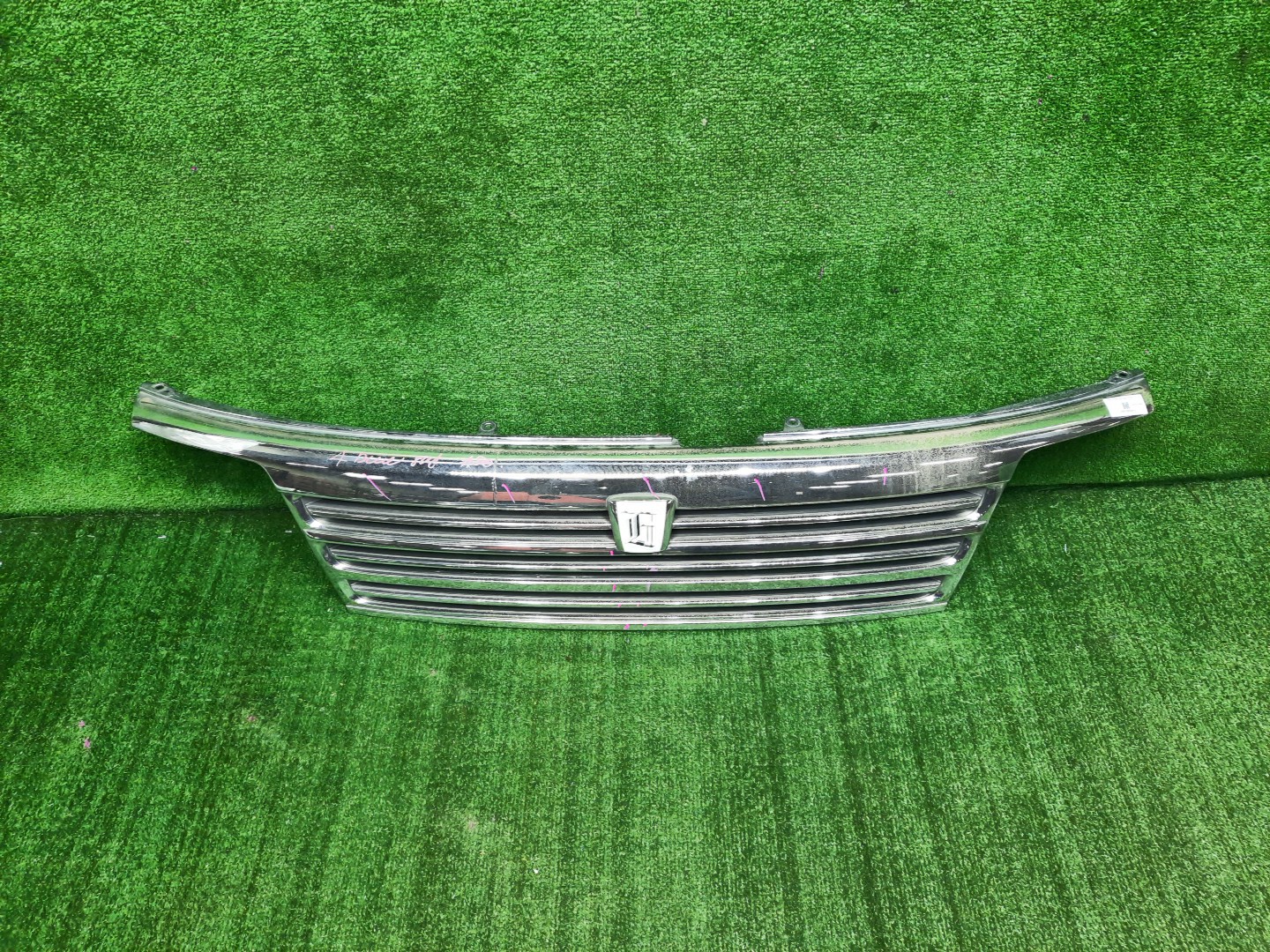 Решетка радиатора NISSAN ELGRAND ATE50, AVE50, ATWE50, ALWE50, APWE50, AVWE50, APE50, ALE50 62310-VG200 1 ракурс