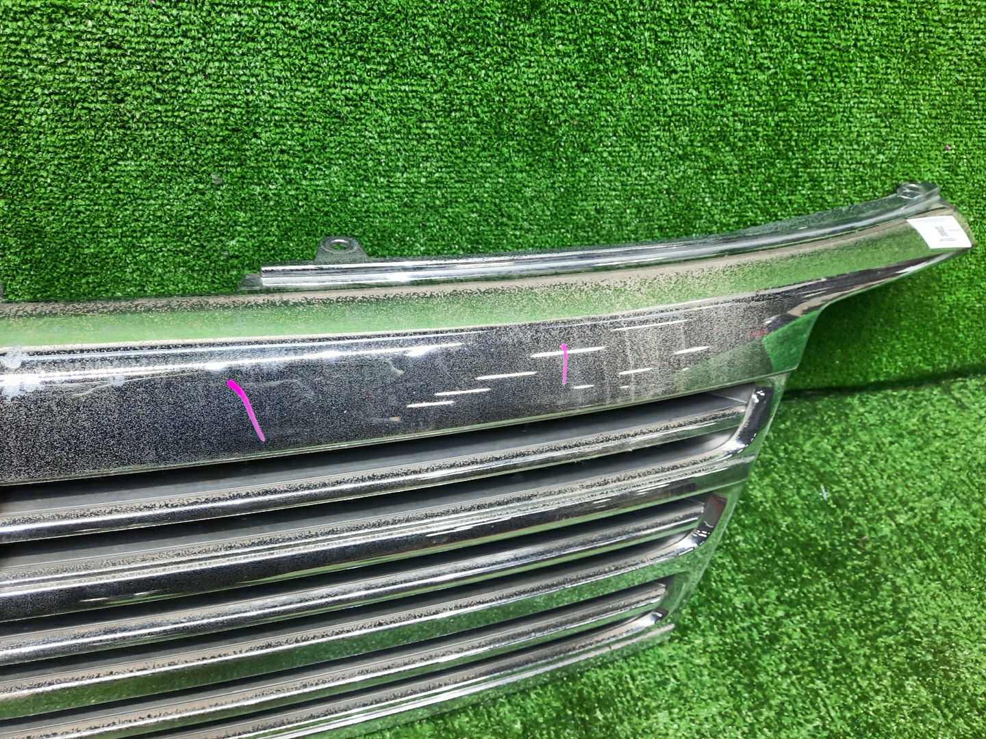 Решетка радиатора NISSAN ELGRAND ATE50, AVE50, ATWE50, ALWE50, APWE50, AVWE50, APE50, ALE50 62310-VG200 3 ракурс