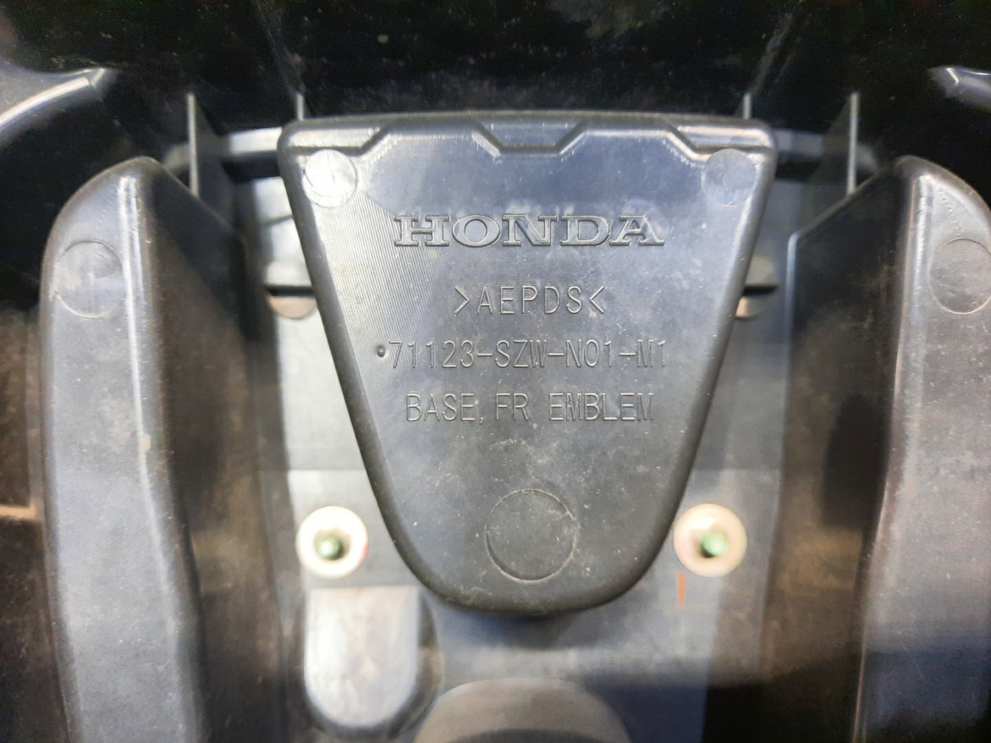 Решетка радиатора HONDA STEPWGN RK5 71123-SZW-N01 3 ракурс