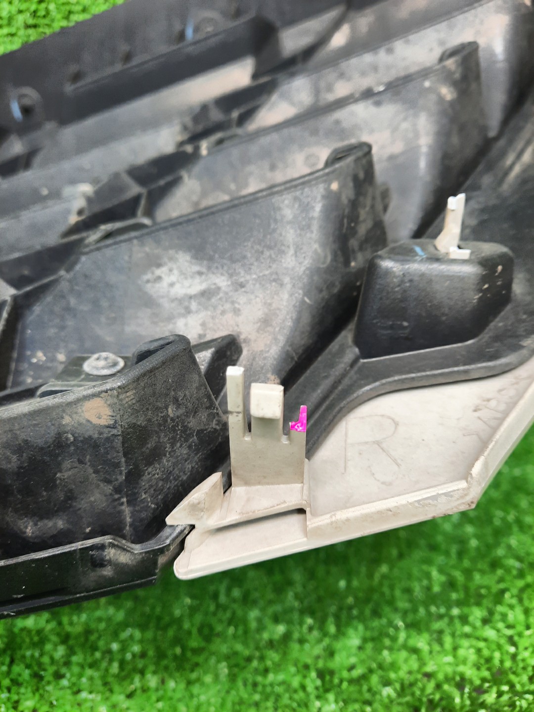 Решетка радиатора TOYOTA VELLFIRE ANH25W, GGH25W, GGH20W, ANH20W 53101-58120 3 ракурс