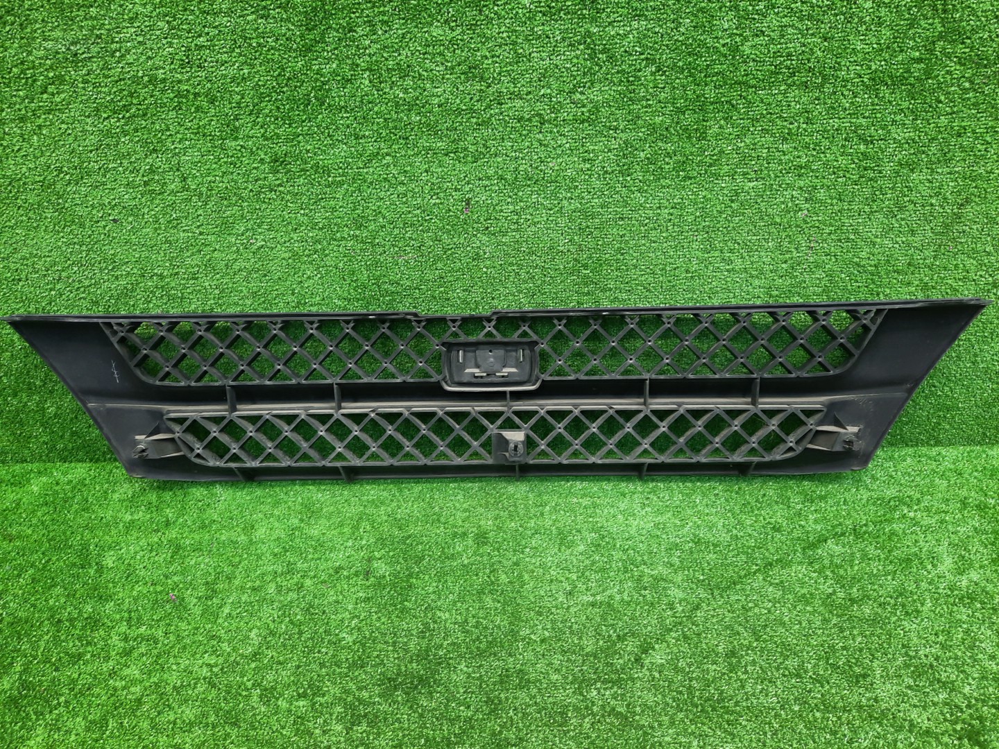 Решетка радиатора TOYOTA HIACE REGIUS KCH46G 53111-26290 2 ракурс