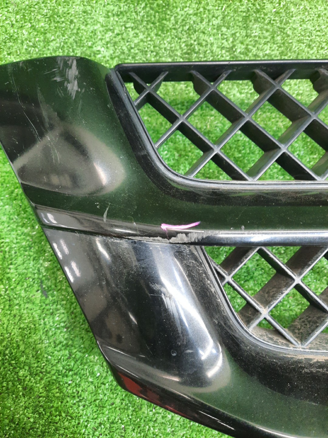 Решетка радиатора TOYOTA HIACE REGIUS KCH46G 53111-26290 3 ракурс