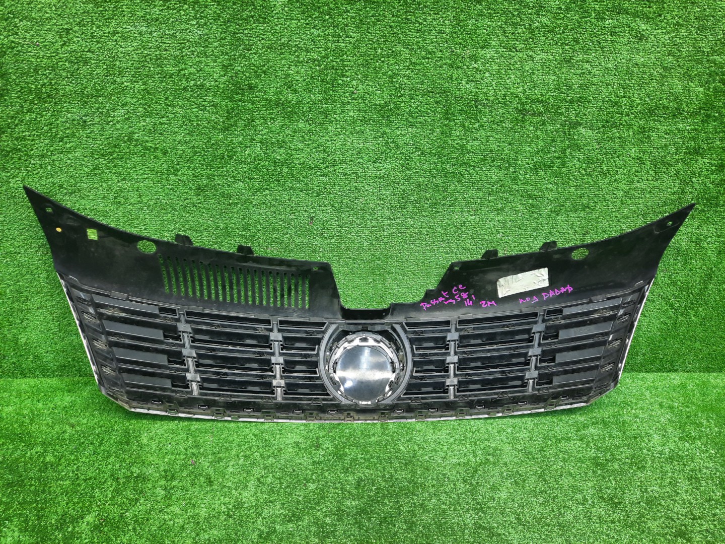 Решетка радиатора VOLKSWAGEN PASSAT CC 358 3C8853653 2 ракурс