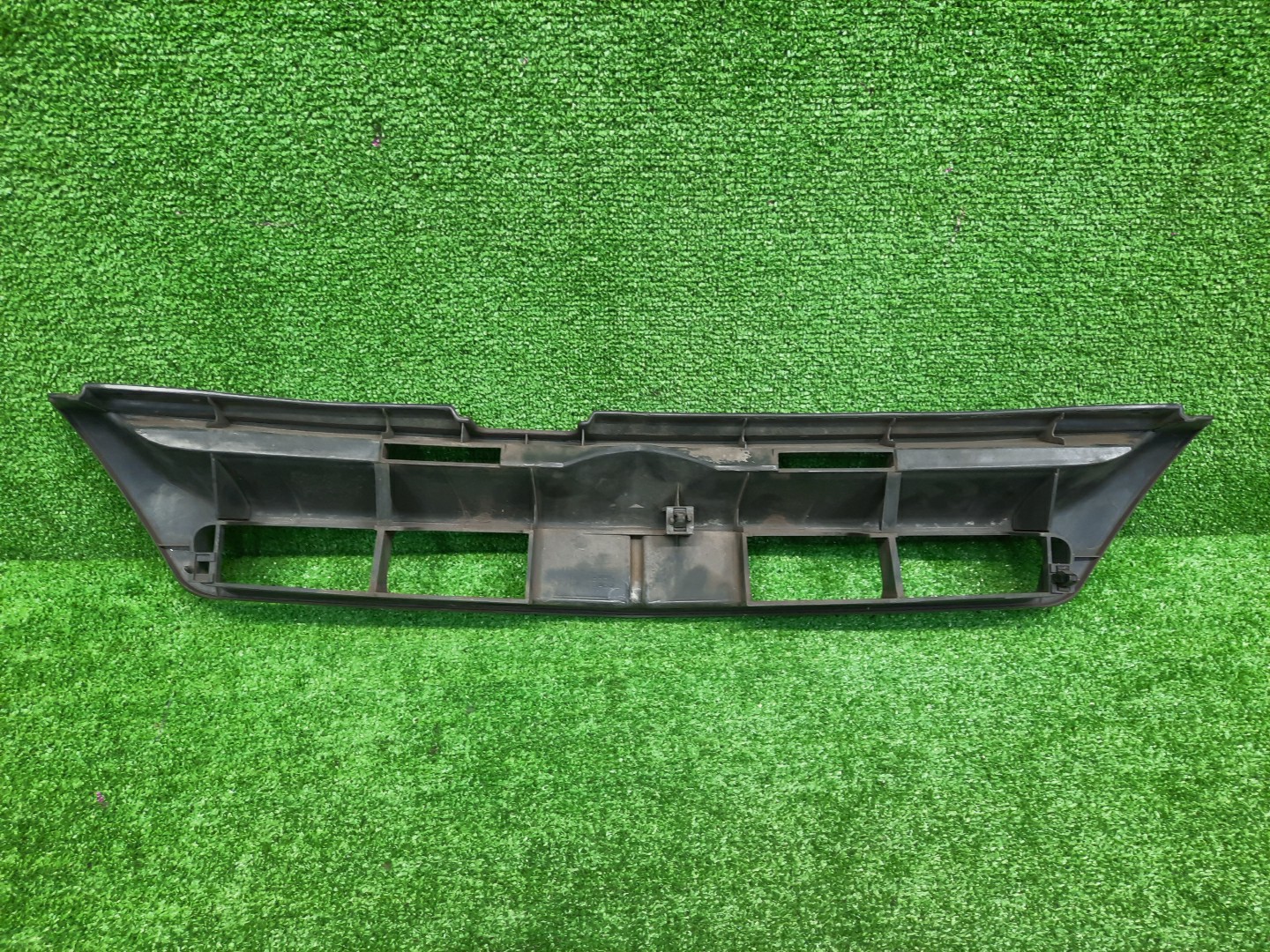 Решетка радиатора NISSAN AD Y11 62310-WD200 2 ракурс