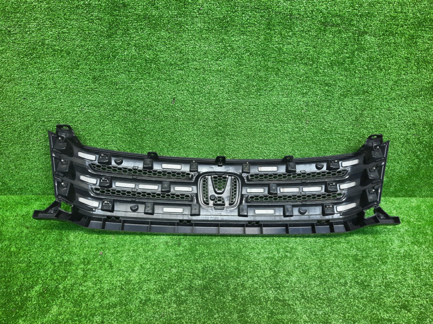 Решетка радиатора HONDA FREED SPIKE GB3 71121-SFM-003 2 ракурс