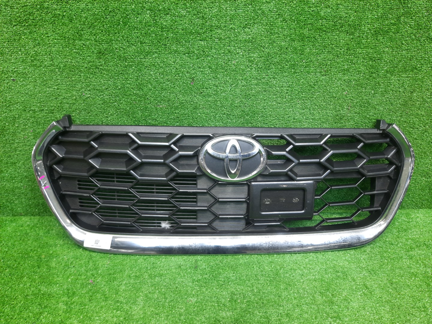 Решетка радиатора TOYOTA PIXIS JOY LA250A 53111-B2510 1 ракурс