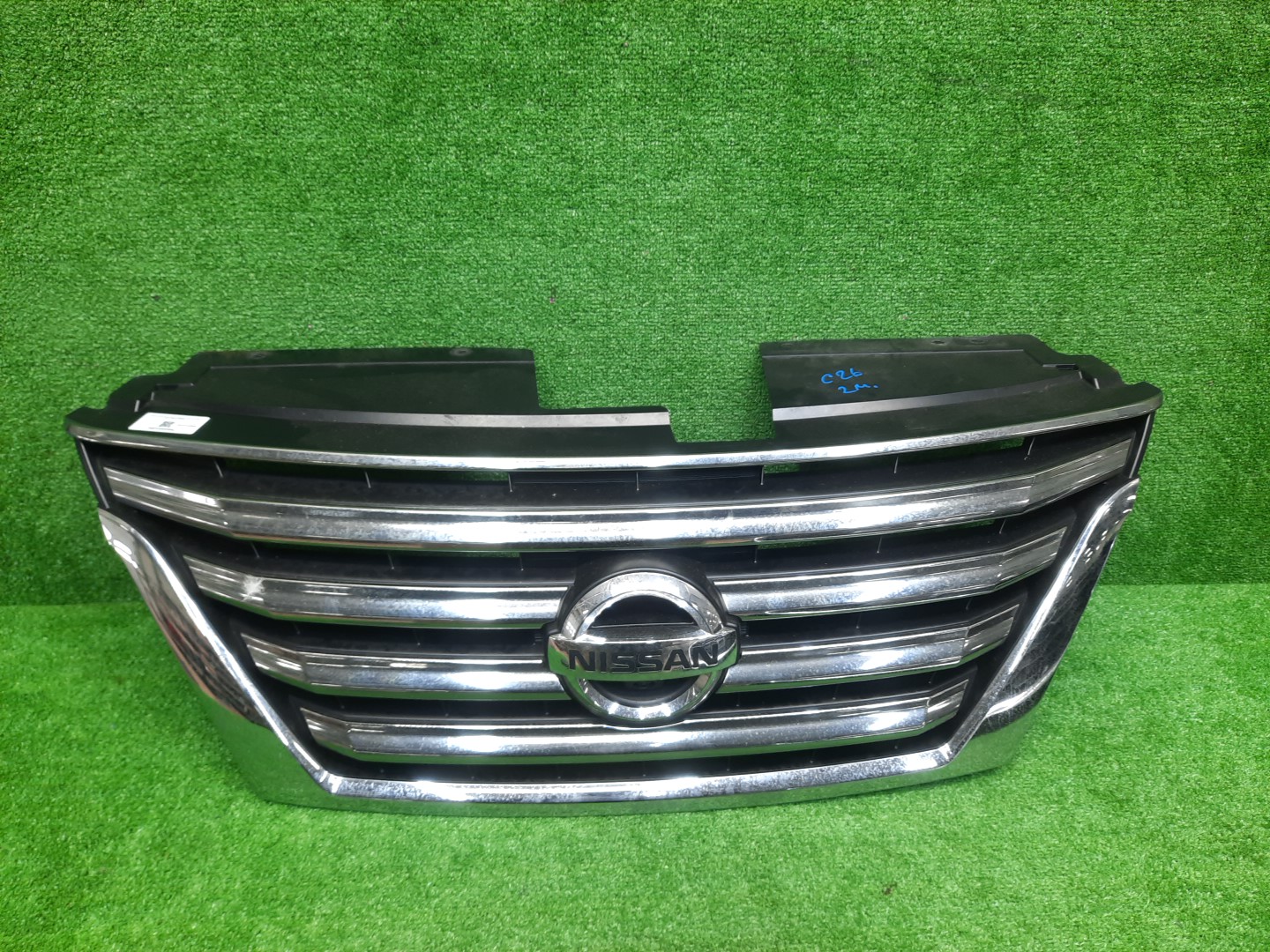 Решетка радиатора NISSAN SERENA C26 62310-3GS0A 1 ракурс Решетка радиатора NISSAN SERENA C26 62310-3GS0A 1 ракурс