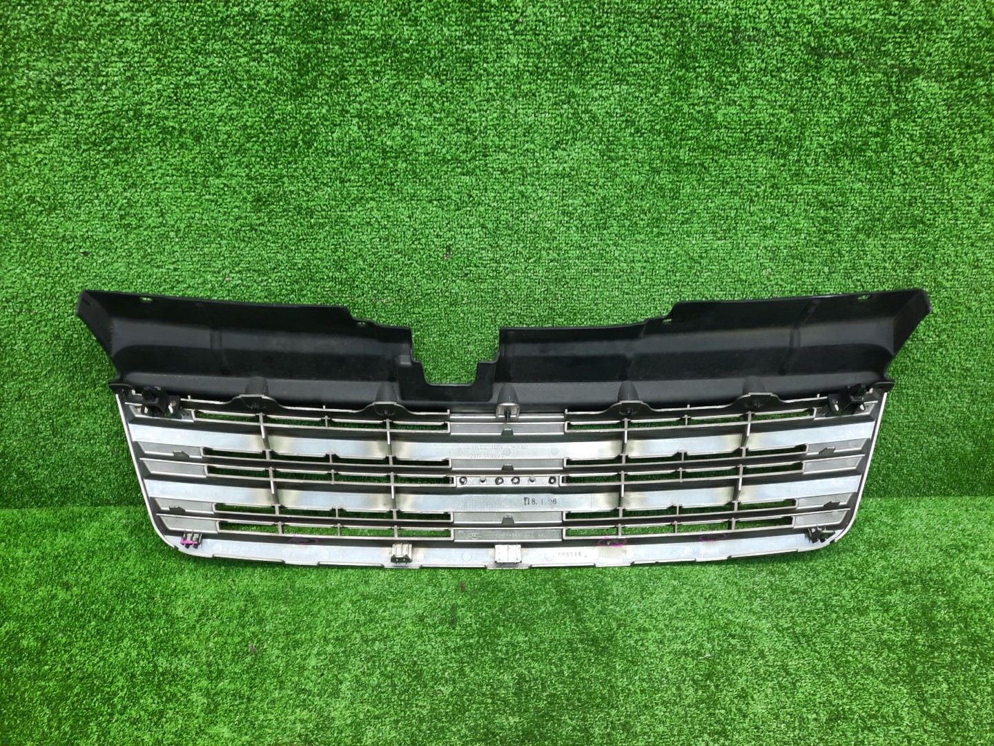 Решетка радиатора NISSAN STAGEA M35 62310-1A306 2 ракурс