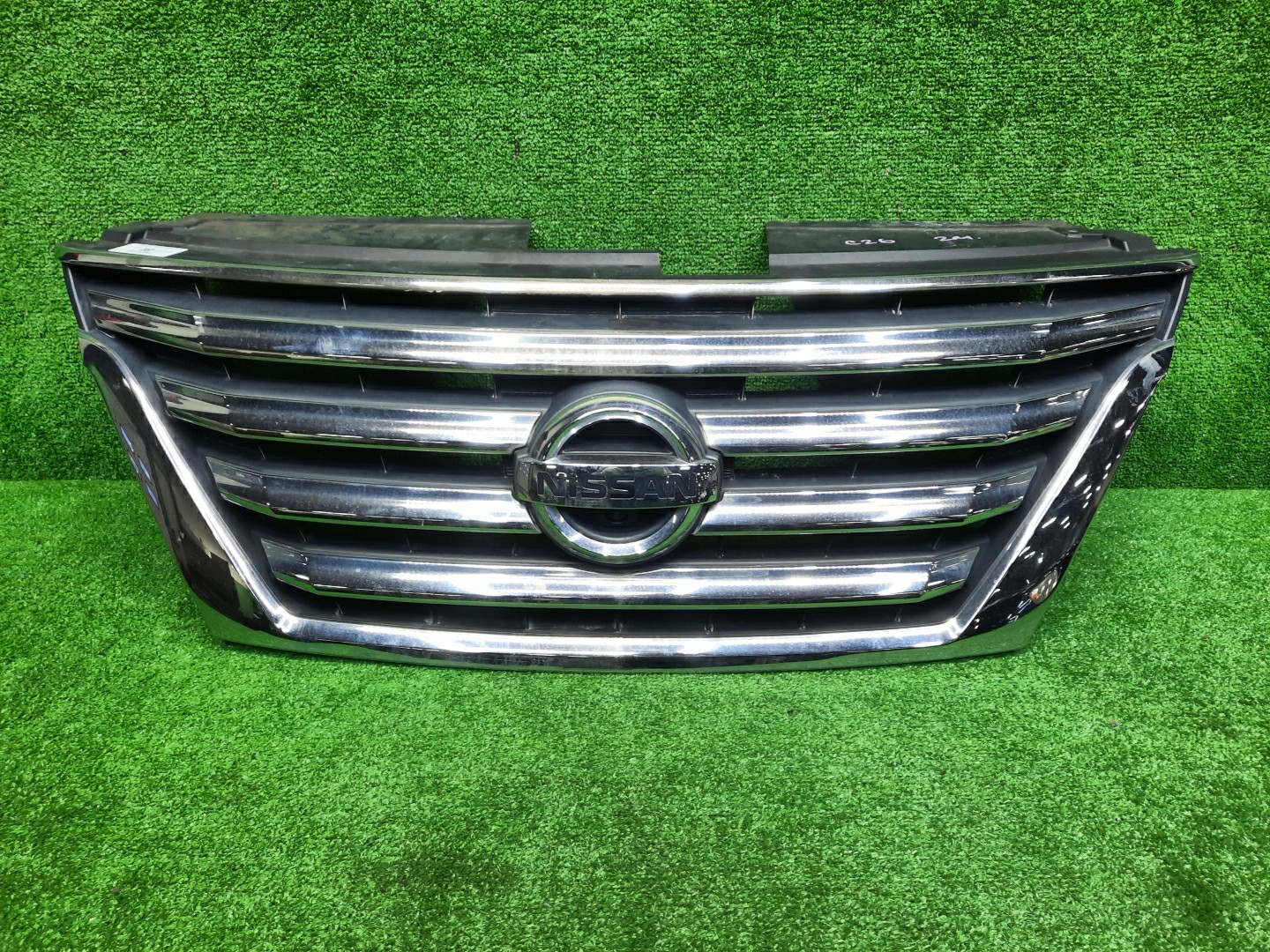 Решетка радиатора NISSAN SERENA C26 62310-36S0A 1 ракурс Решетка радиатора NISSAN SERENA C26 62310-36S0A 1 ракурс