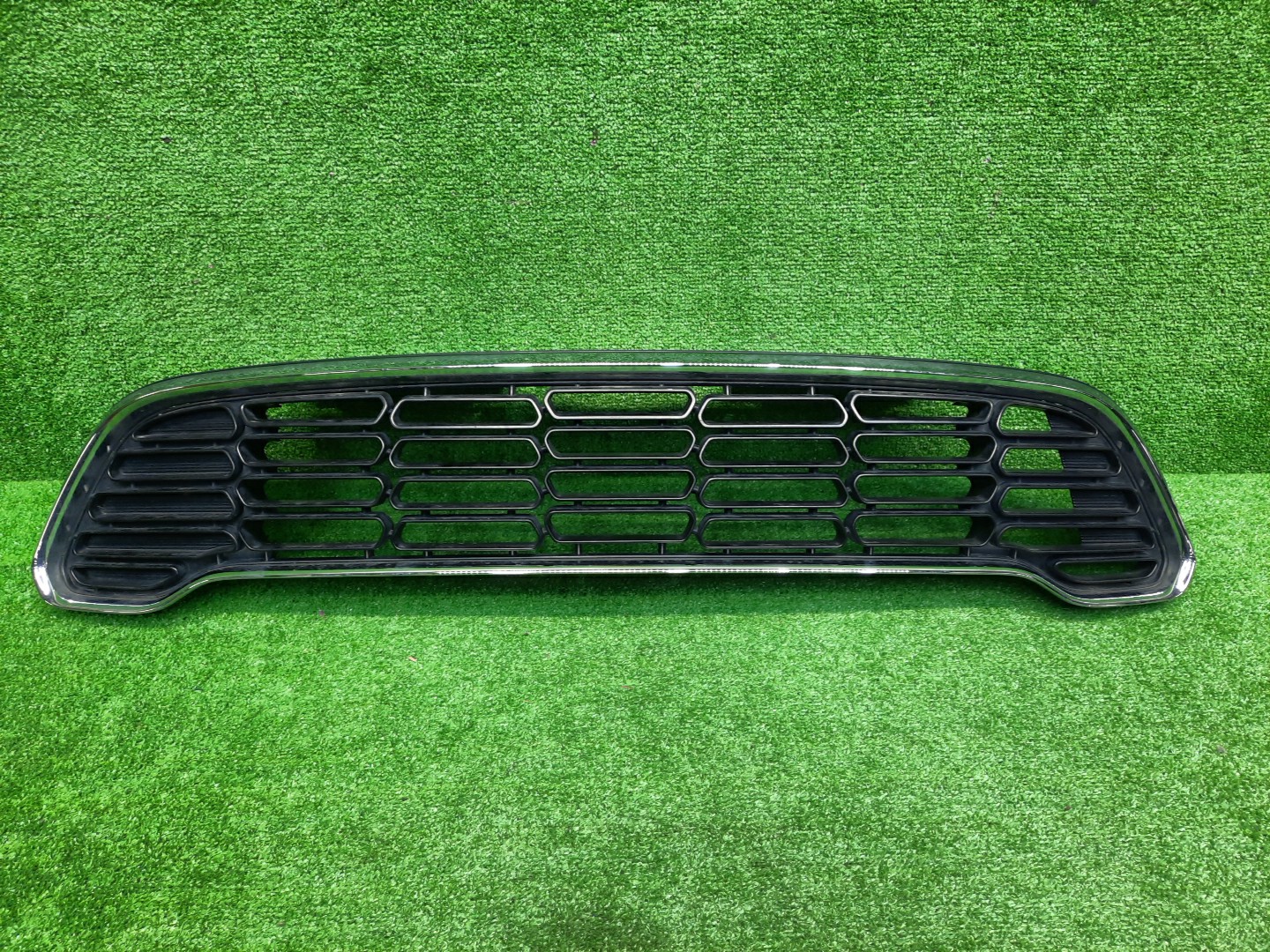 Решетка радиатора MINI COUNTRYMAN R60 980476 1 ракурс