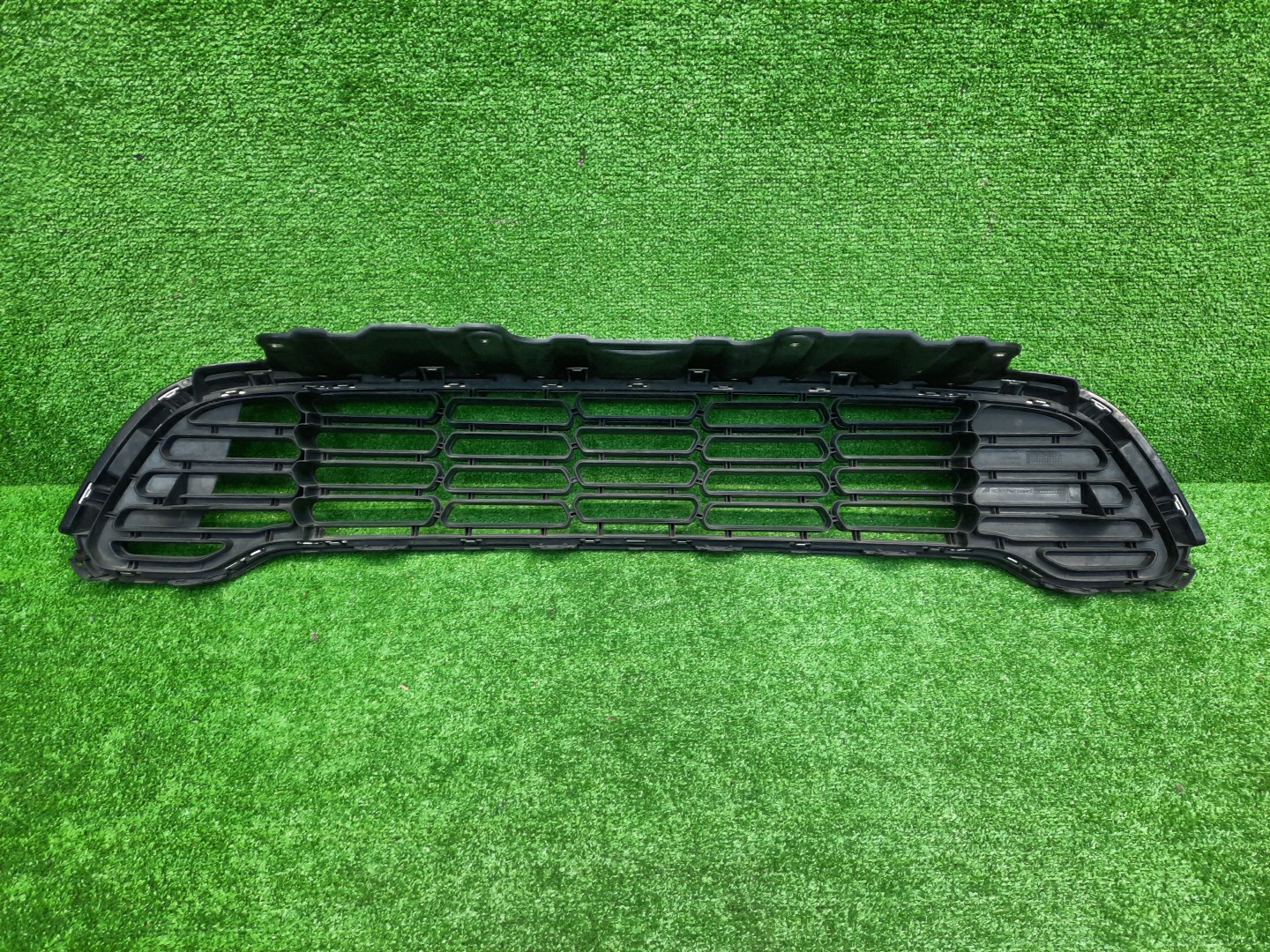 Решетка радиатора MINI COUNTRYMAN R60 980476 2 ракурс