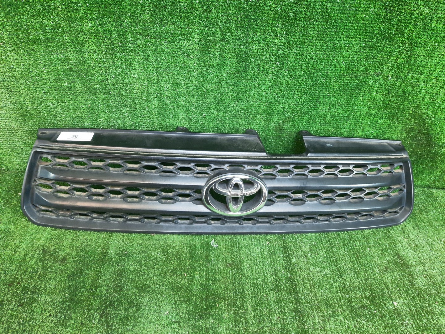 Решетка радиатора TOYOTA RAV4 ACA21W, ACA20W, ZCA26W, ZCA25W 1 ракурс Решетка радиатора TOYOTA RAV4 ACA21W, ACA20W, ZCA26W, ZCA25W 1 ракурс