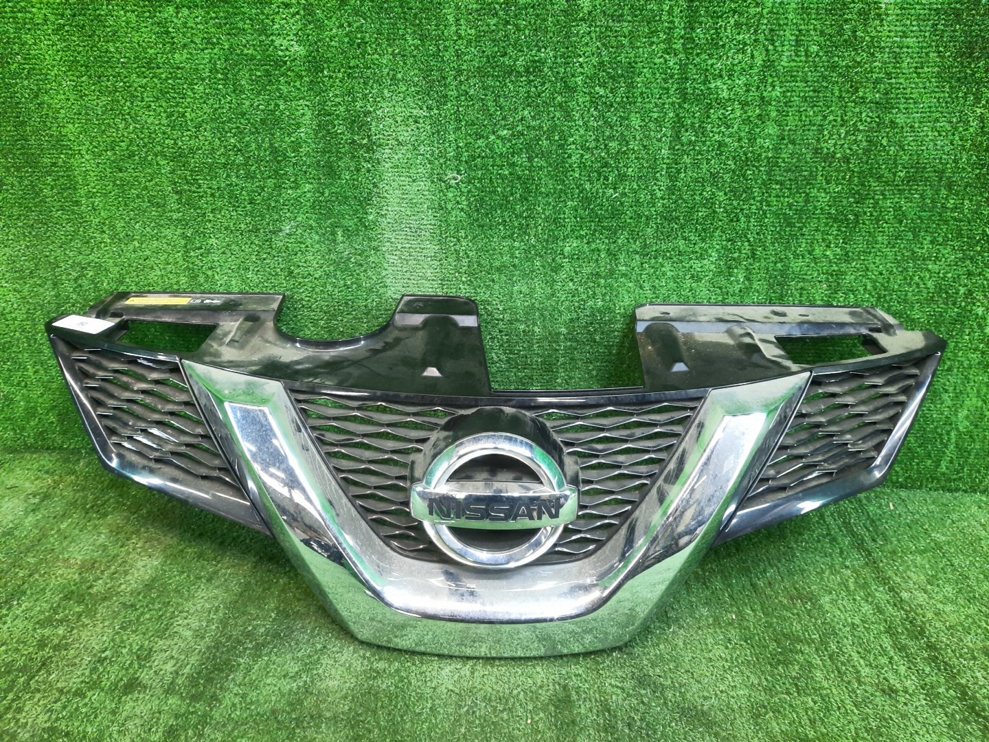 Решетка радиатора NISSAN X-TRAIL HT32, T32, HNT32, NT32 62310-4CE0A 1 ракурс