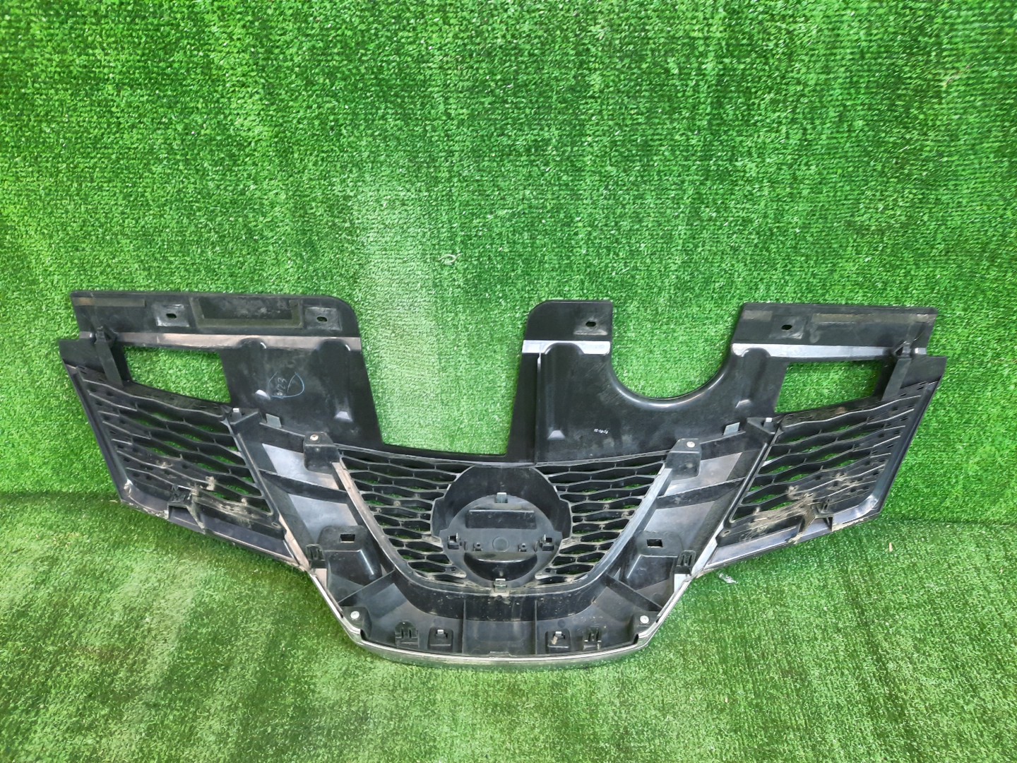 Решетка радиатора NISSAN X-TRAIL HT32, T32, HNT32, NT32 62310-4CE0A 2 ракурс