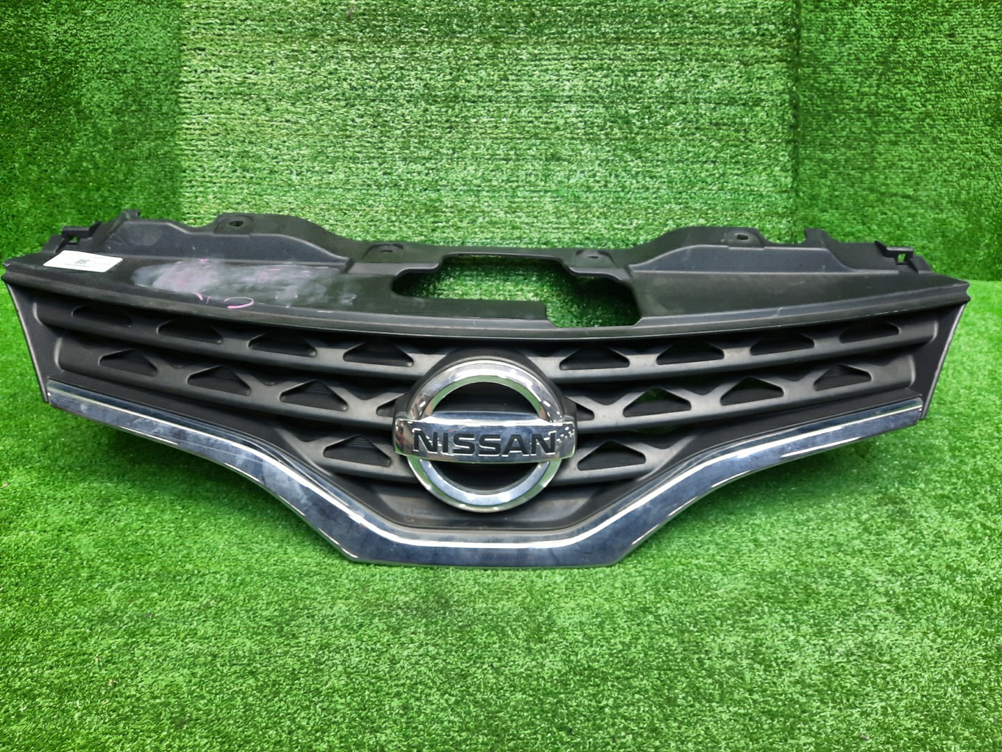 Решетка радиатора NISSAN NV200 VM20 62310-JX00A 1 ракурс