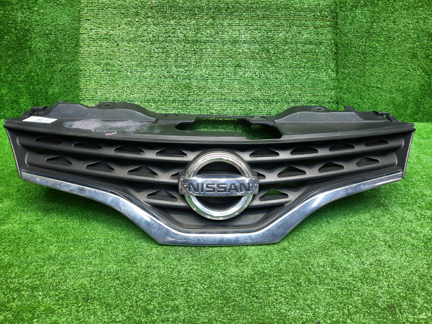 Решетка радиатора NISSAN NV200 VM20 62310-JX00A 2 ракурс