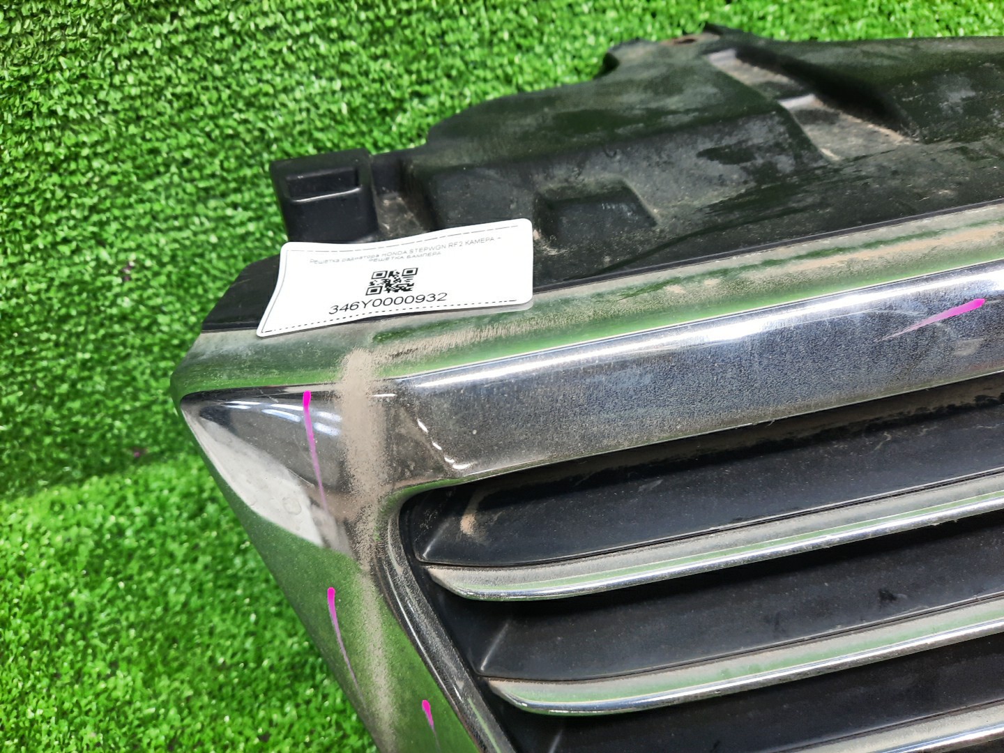 Решетка радиатора HONDA STEPWGN RF1, RF2 75100-S47-0000 3 ракурс Решетка радиатора HONDA STEPWGN RF1, RF2 75100-S47-0000 3 ракурс