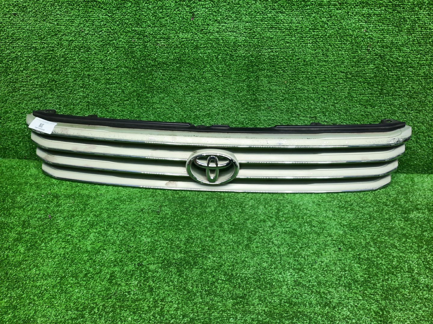 Решетка радиатора TOYOTA HIACE REGIUS KCH46G 53111-26220 1 ракурс