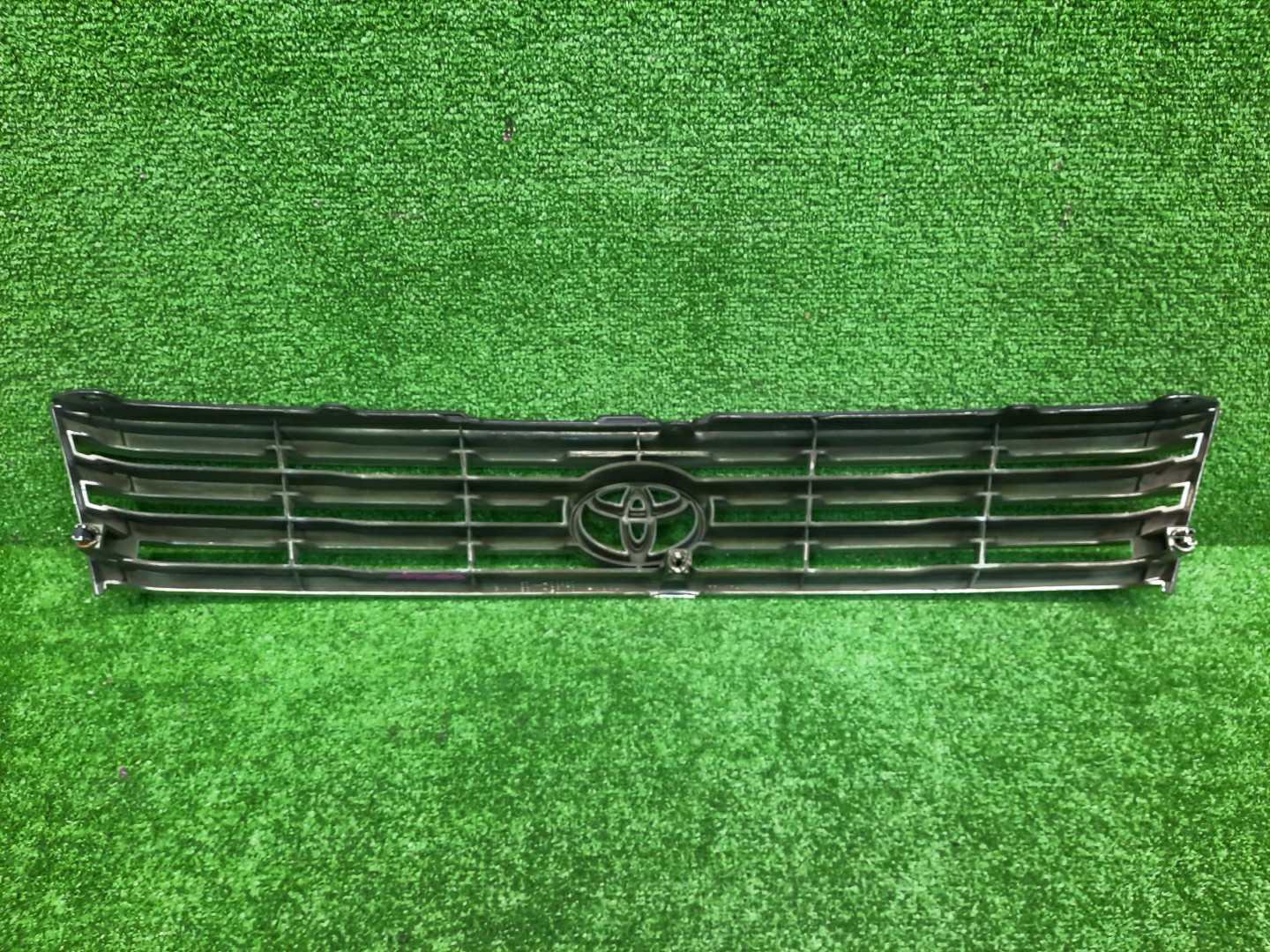 Решетка радиатора TOYOTA HIACE REGIUS KCH46G 53111-26220 4 ракурс
