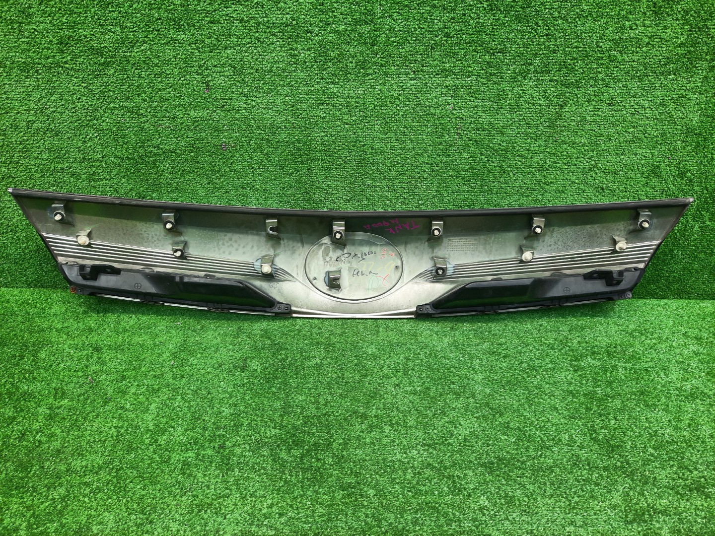 Решетка радиатора TOYOTA TANK M900A 53105-B1020 2 ракурс
