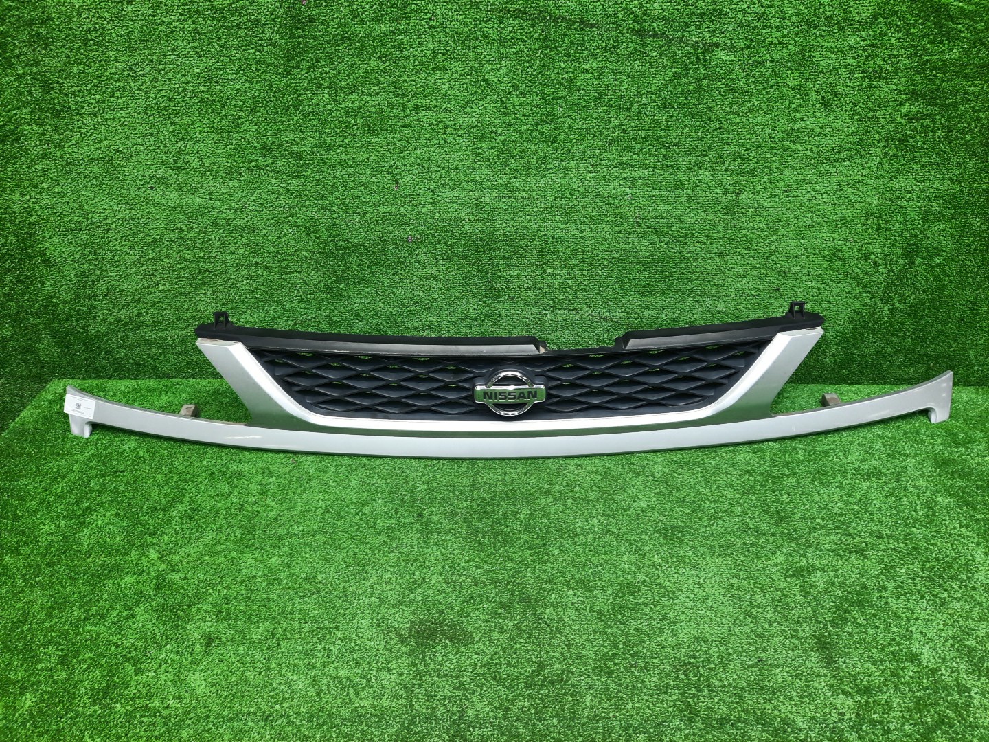 Решетка радиатора NISSAN SERENA TNC24, TC24, RC24, PC24, PNC24, VC24, VNC24 62310-4N010 1 ракурс Решетка радиатора NISSAN SERENA TNC24, TC24, RC24, PC24, PNC24, VC24, VNC24 62310-4N010 1 ракурс