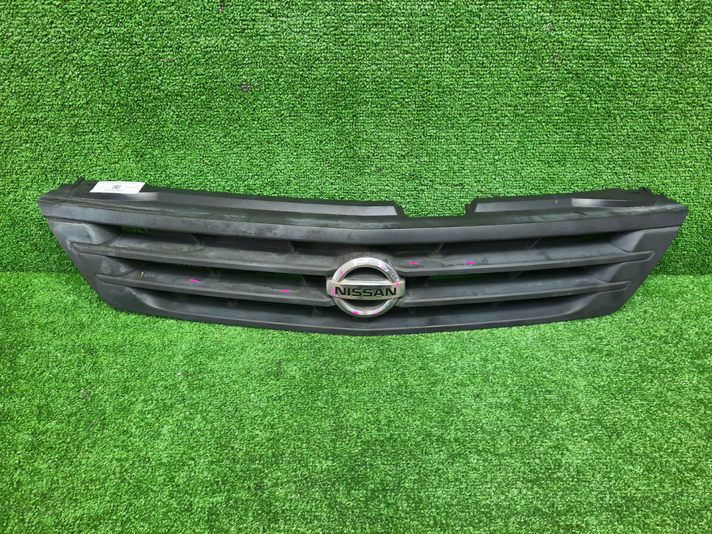 Решетка радиатора NISSAN AD Y11 62310-WE400 1 ракурс
