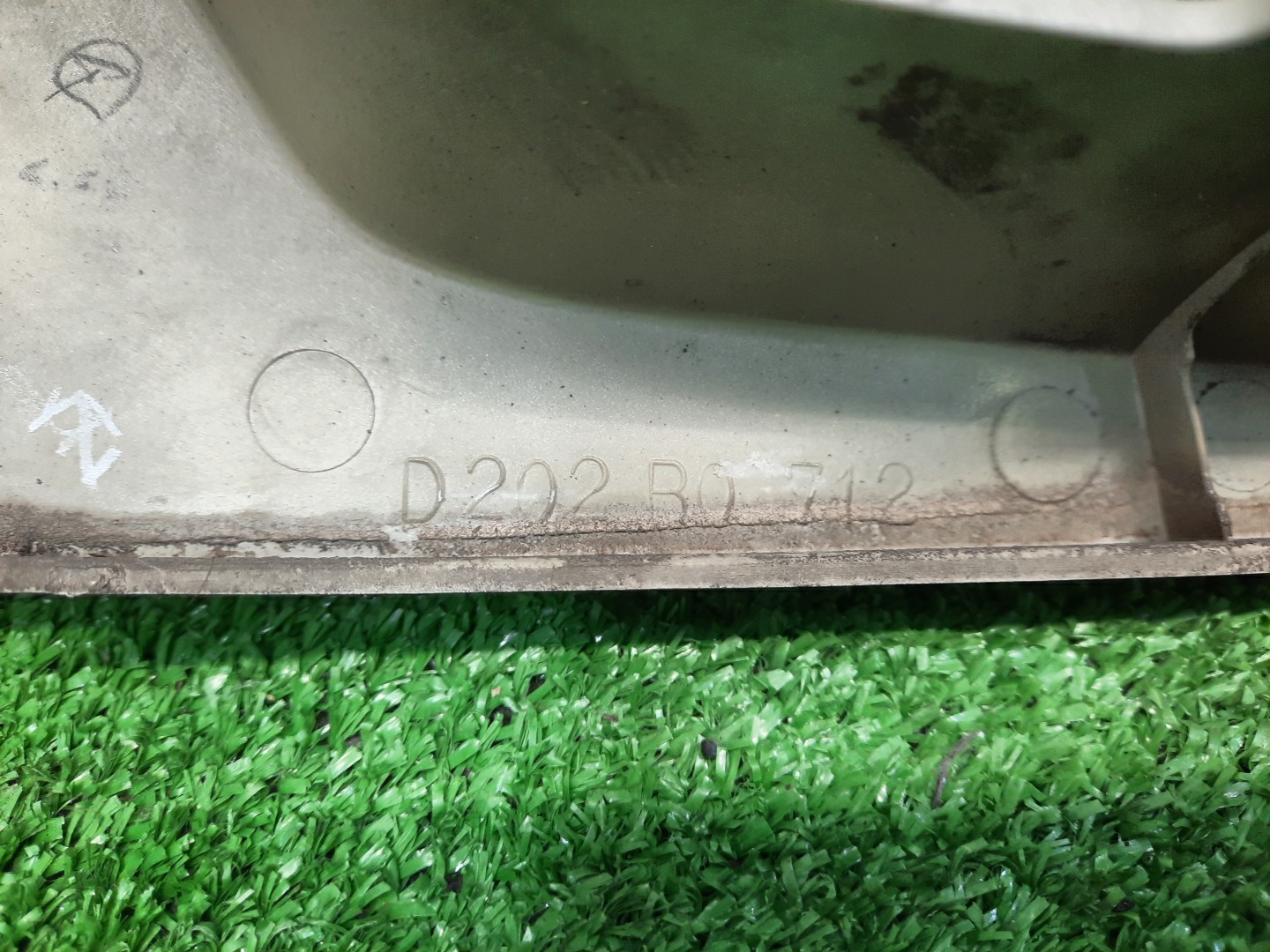 Решетка радиатора MAZDA DEMIO DW3W, DW5W D202B0712 5 ракурс