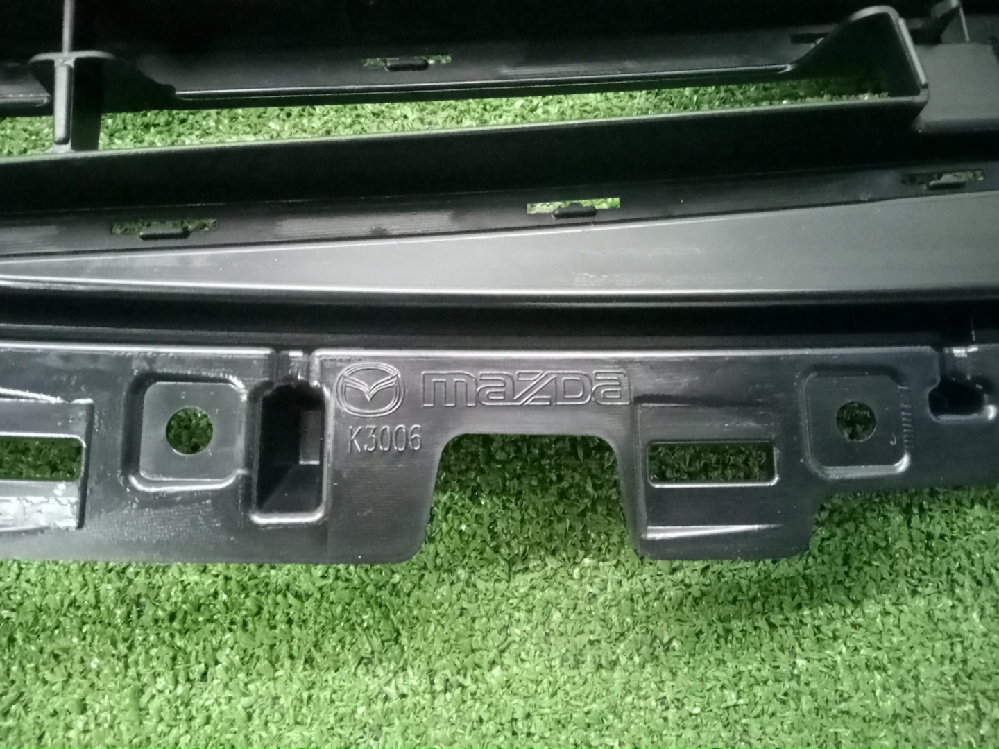 Решетка радиатора MAZDA CX-8 K230-50-719C 4 ракурс