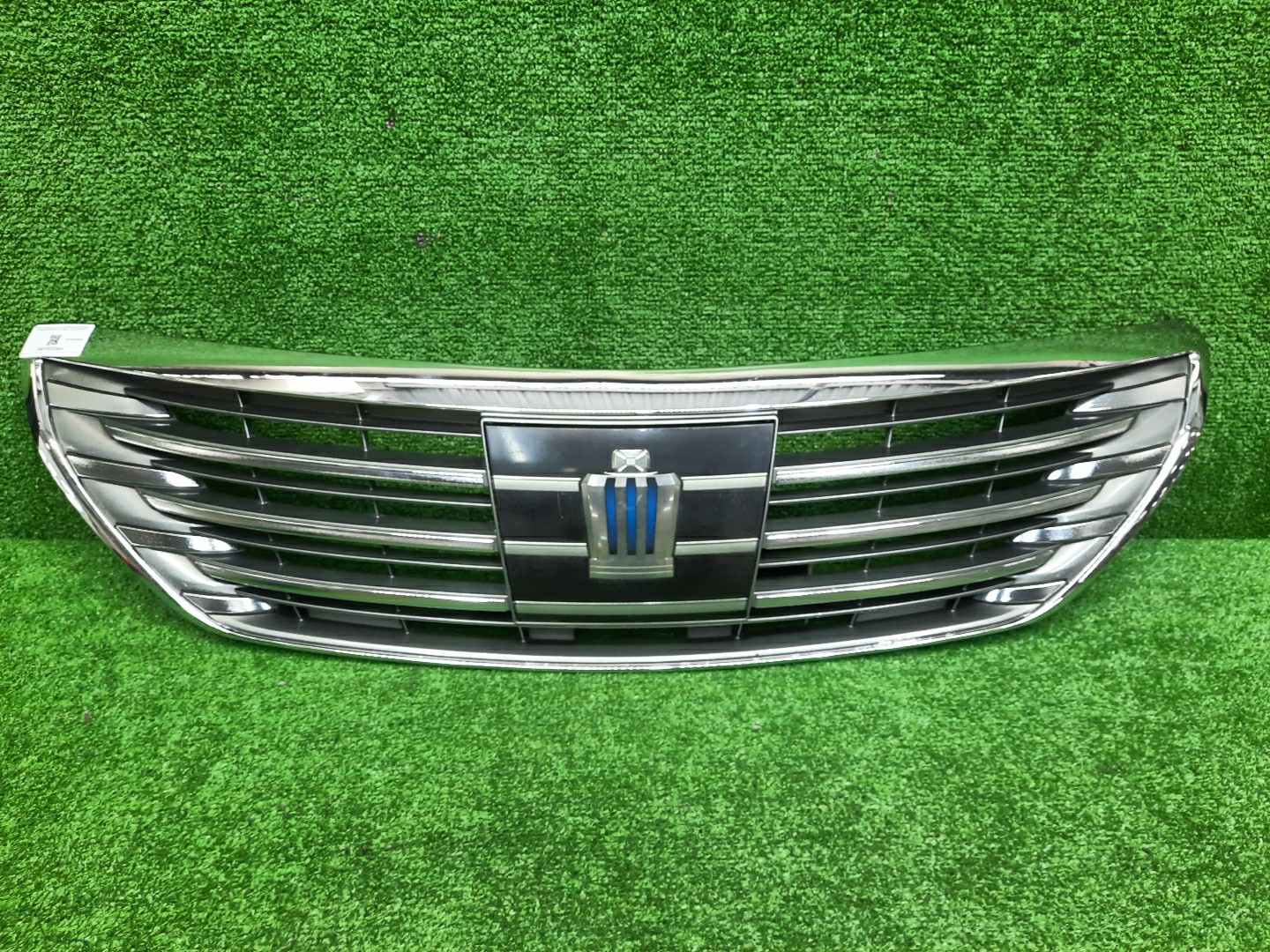 Решетка радиатора передняя TOYOTA CROWN GWS204 53100-30420 1 ракурс