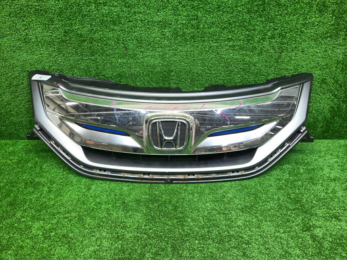 Решетка радиатора передняя HONDA FREED GP3, GB3, GB4 71121-SWP-003 1 ракурс