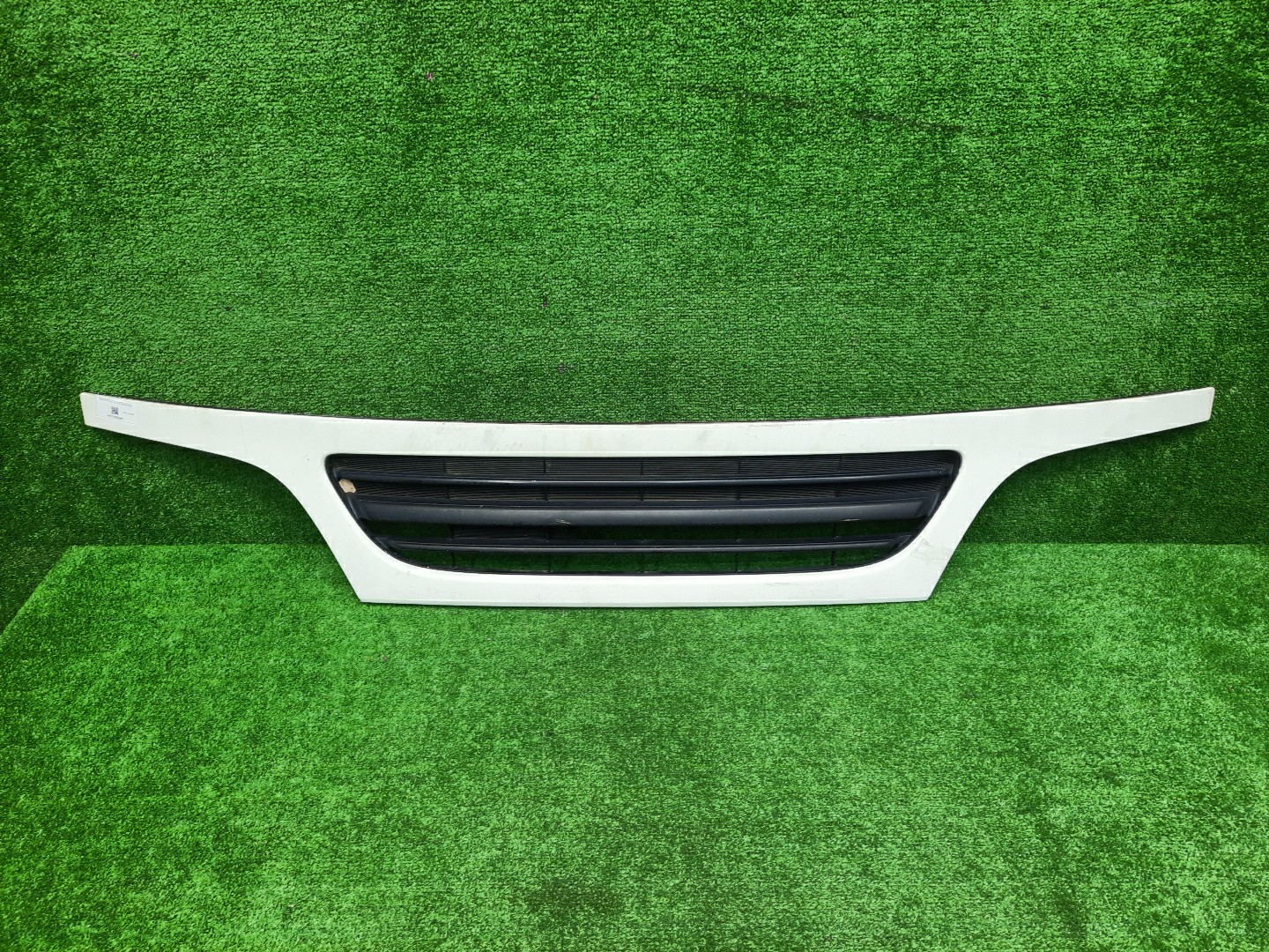 Решетка радиатора передняя HINO DUTRO XZU307M 53111-37220 1 ракурс