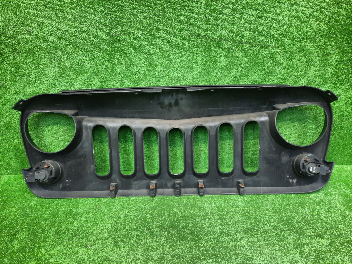Решетка радиатора JEEP WRANGLER JK 4 ракурс