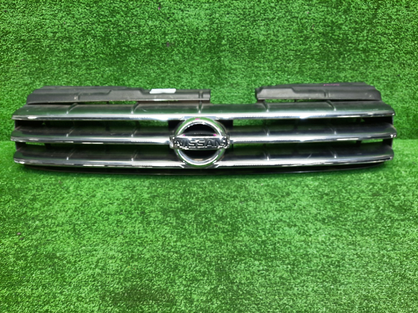 Решетка радиатора NISSAN STAGEA M35 62310-AQ000 1 ракурс