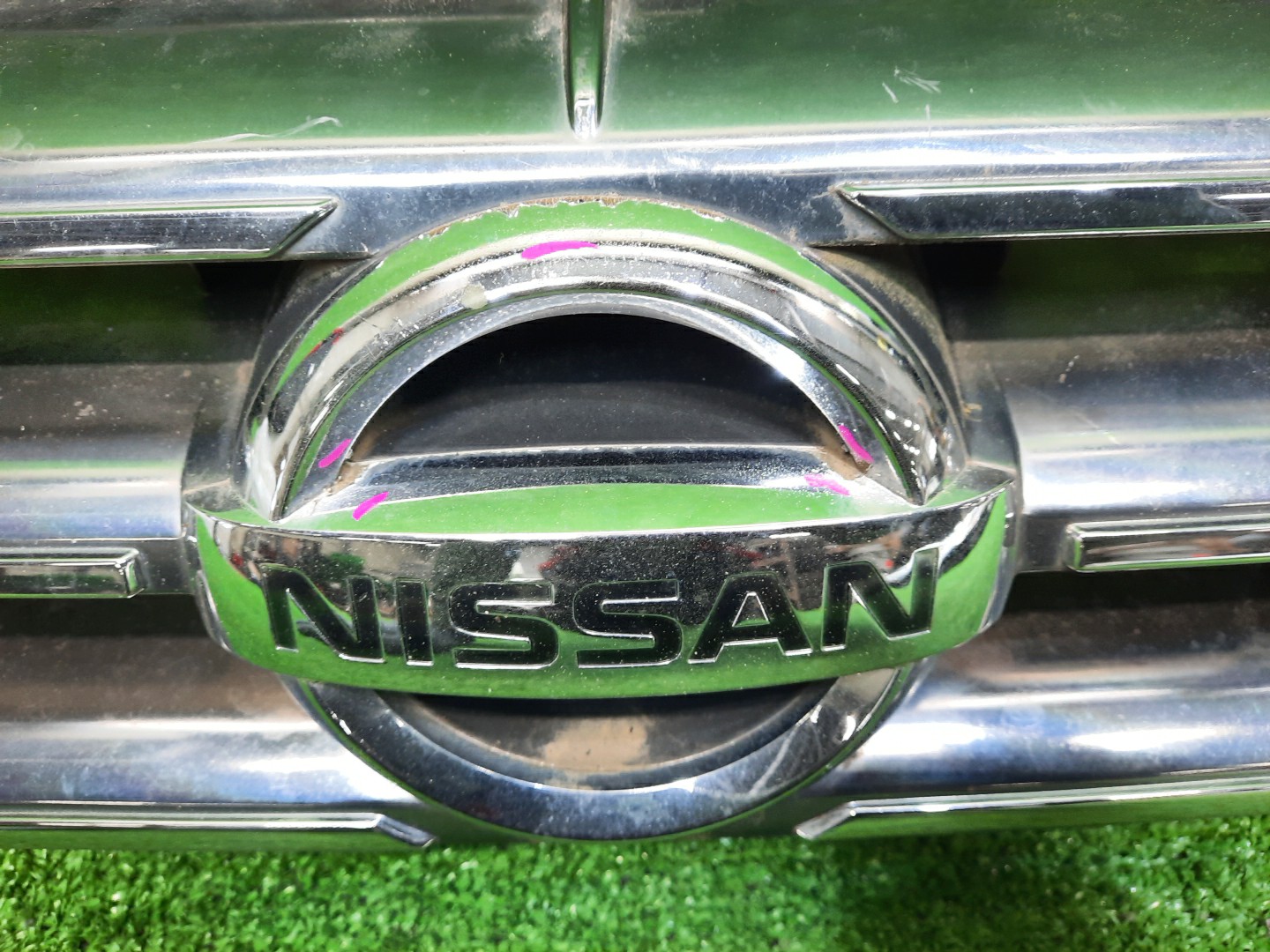 Решетка радиатора NISSAN STAGEA M35 62310-AQ000 2 ракурс