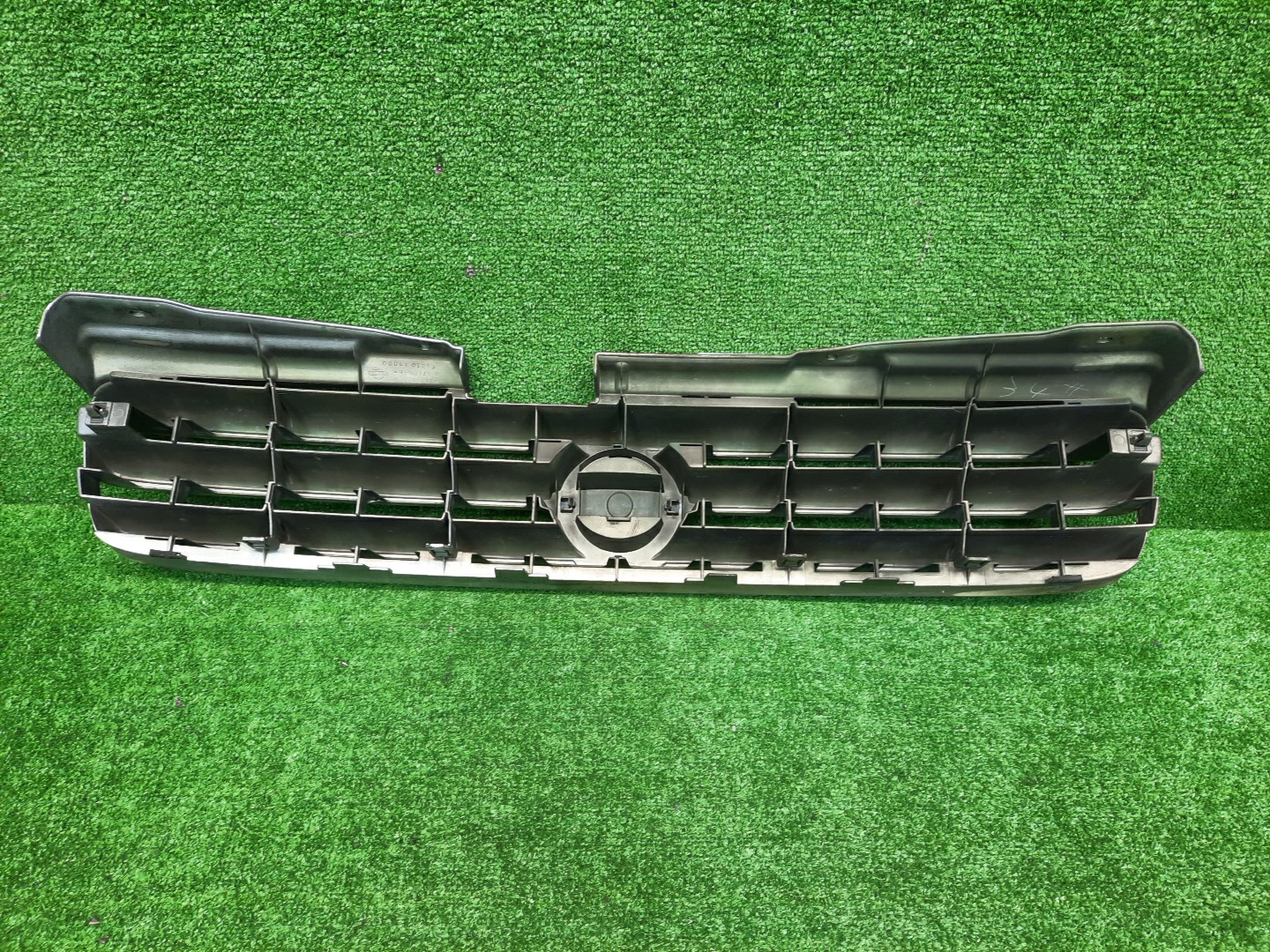 Решетка радиатора NISSAN STAGEA M35 62310-AQ000 3 ракурс