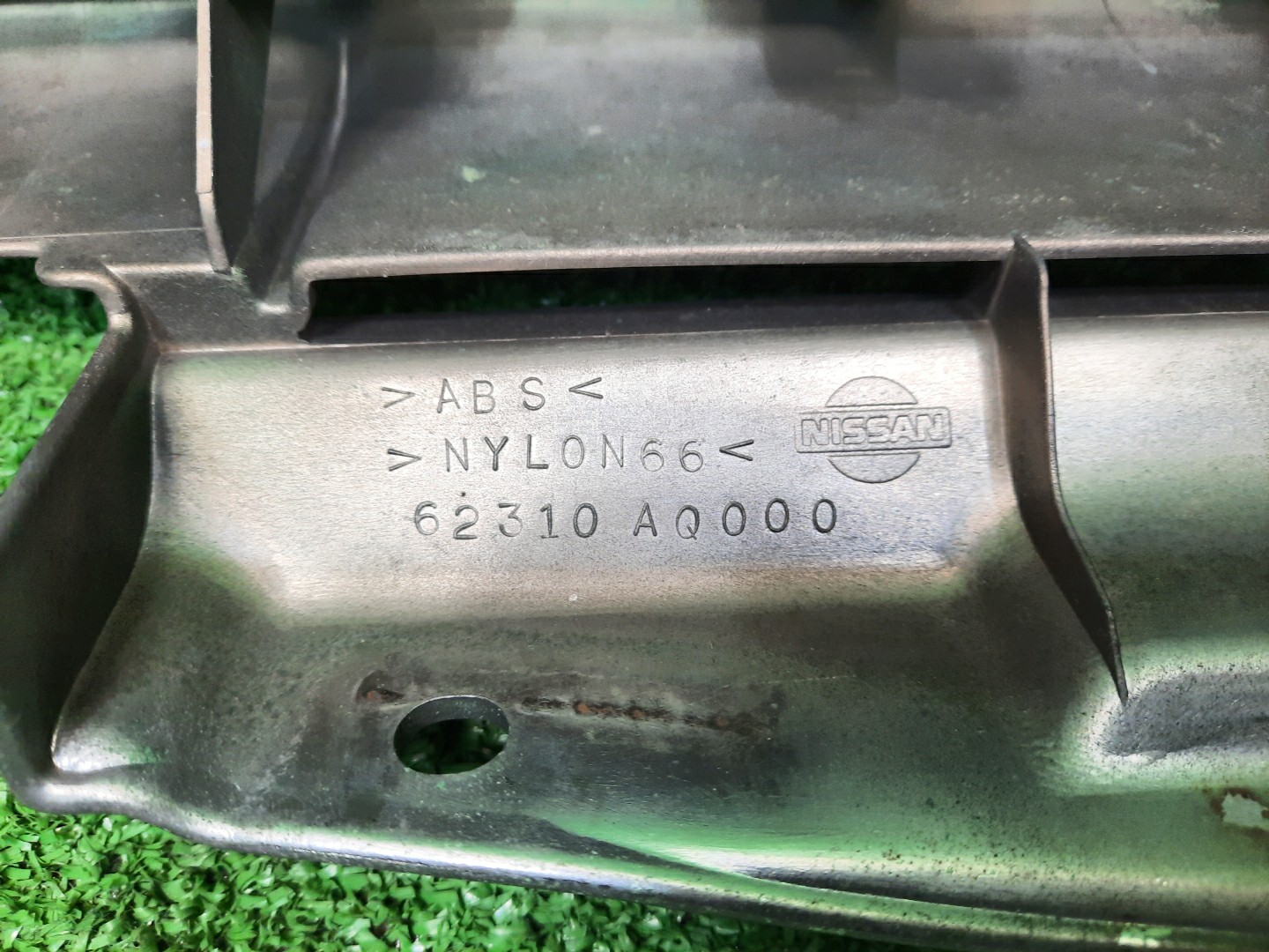 Решетка радиатора NISSAN STAGEA M35 62310-AQ000 4 ракурс