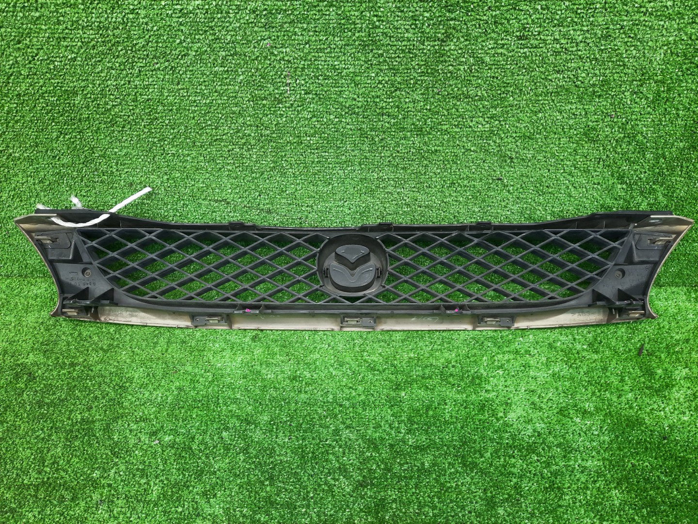 Решетка радиатора MAZDA CAPELLA, 626 GF8P, GWEW, GW8W, GWER, GWFW, GFEP, GW5R, GW G14S50711 2 ракурс