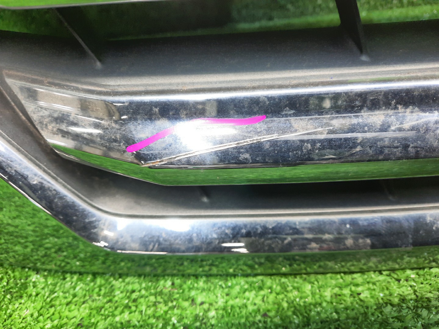 Решетка радиатора NISSAN SERENA C26 62310-3GS0A 2 ракурс Решетка радиатора NISSAN SERENA C26 62310-3GS0A 2 ракурс