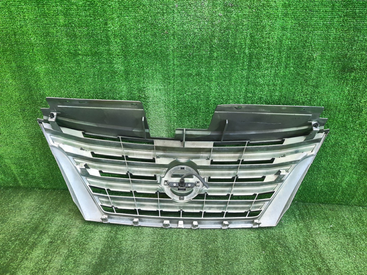 Решетка радиатора NISSAN SERENA C26 62310-3GS0A 4 ракурс