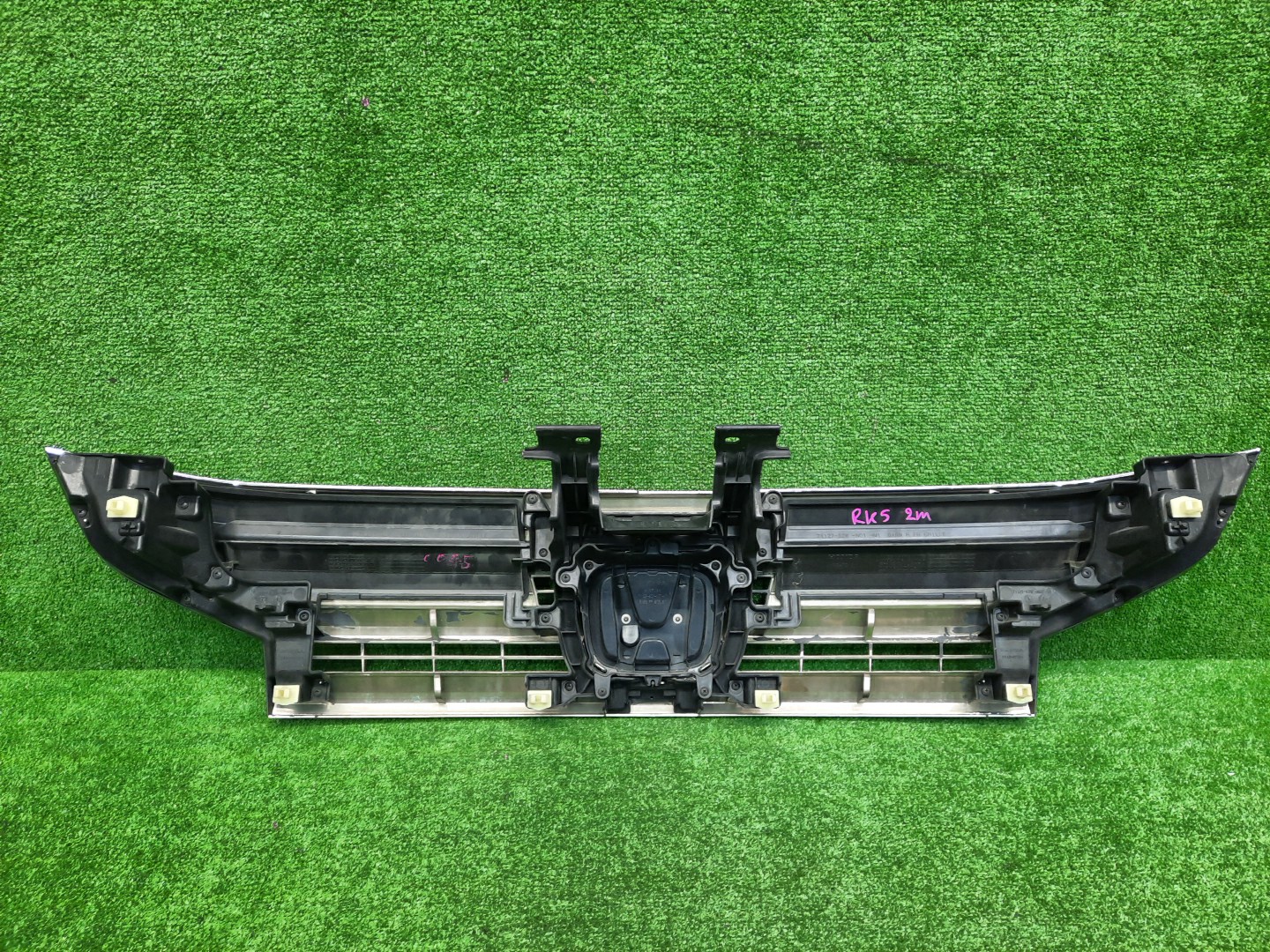 Решетка радиатора HONDA STEPWGN RK2 71123-SZW-N01-M1 2 ракурс
