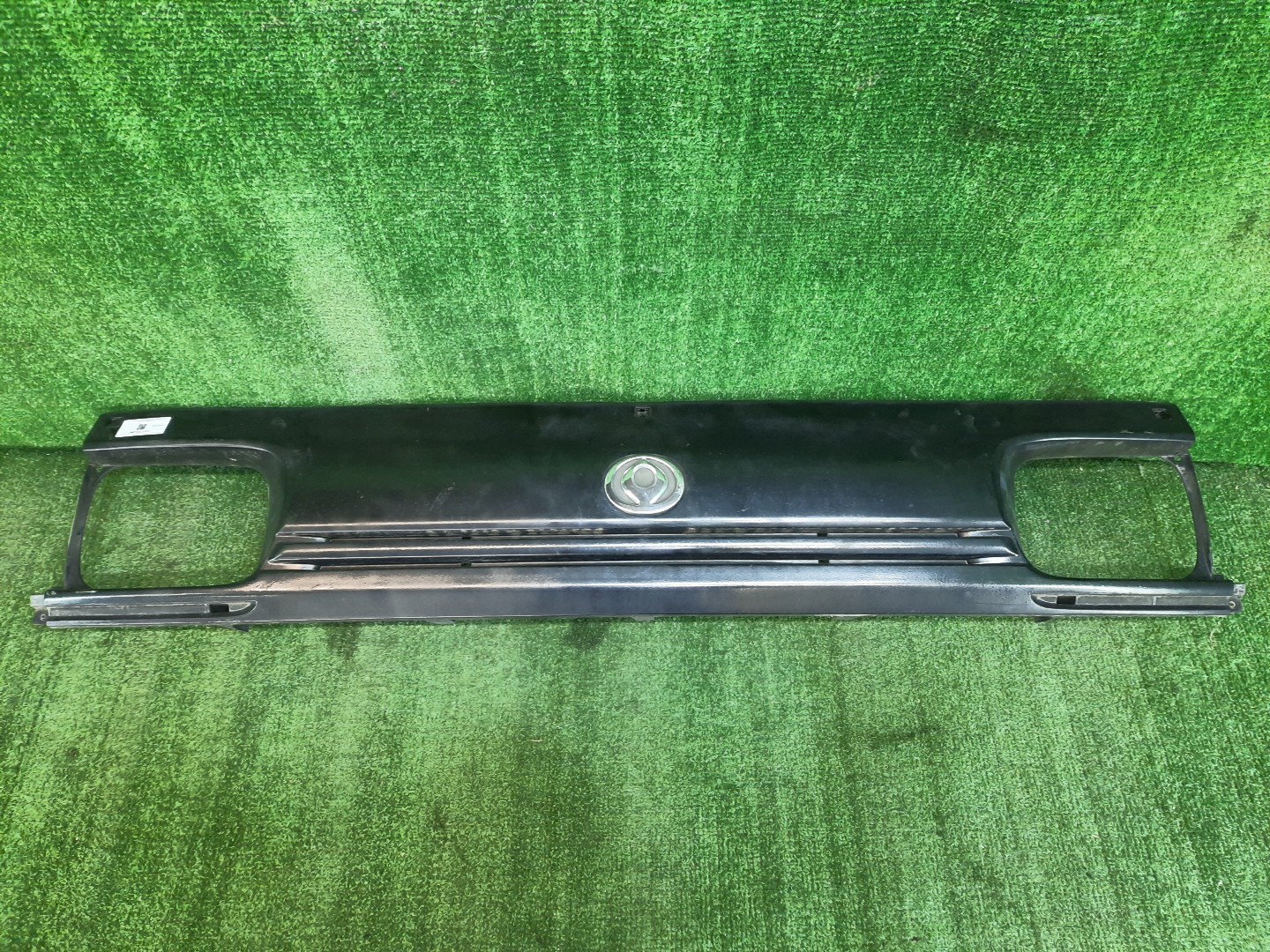 Решетка радиатора MAZDA BONGO SS88H S24A50710 1 ракурс Решетка радиатора MAZDA BONGO SS88H S24A50710 1 ракурс