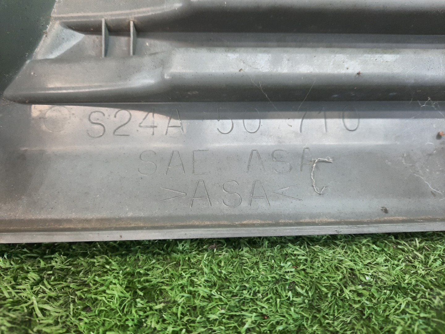 Решетка радиатора MAZDA BONGO SS88H S24A50710 3 ракурс