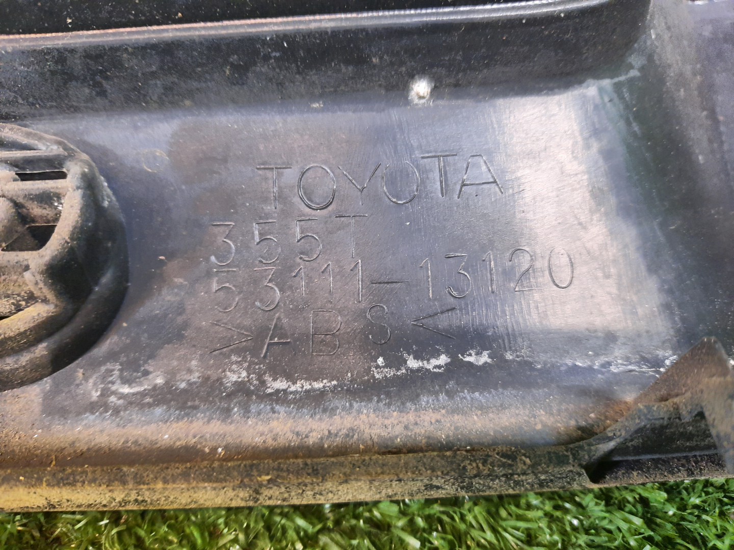Решетка радиатора TOYOTA SPRINTER CARIB AE111G, AE114G, AE115G 53111-13120 3 ракурс