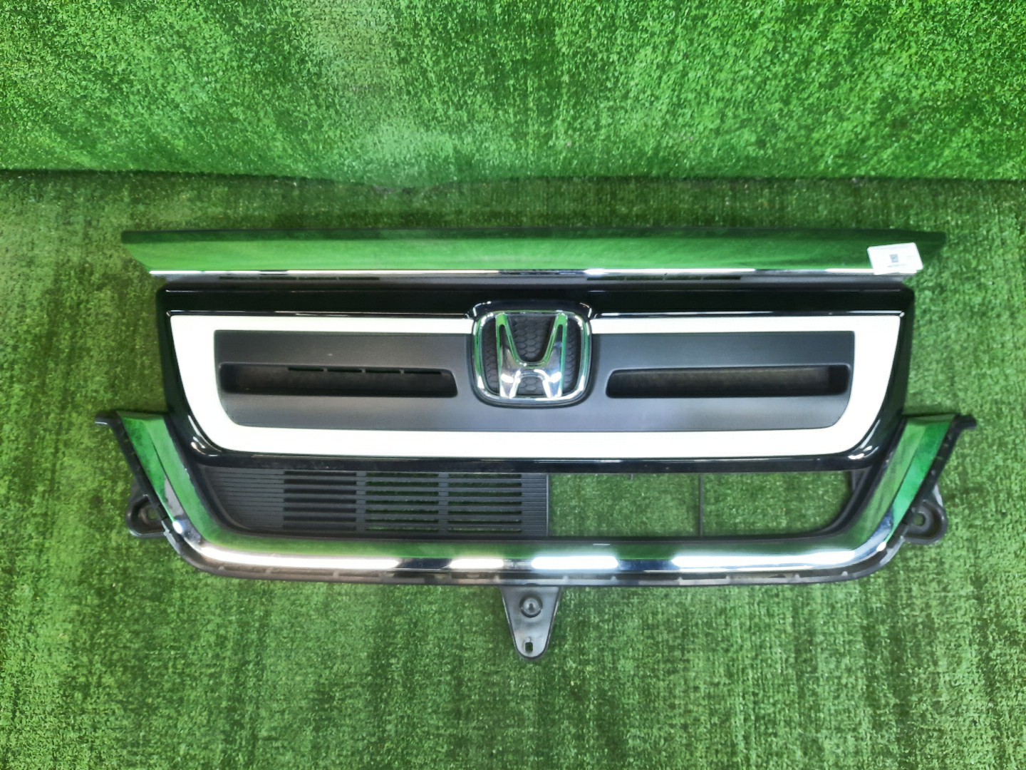 Решетка радиатора HONDA N-BOX JF3 71120-TTA 1 ракурс