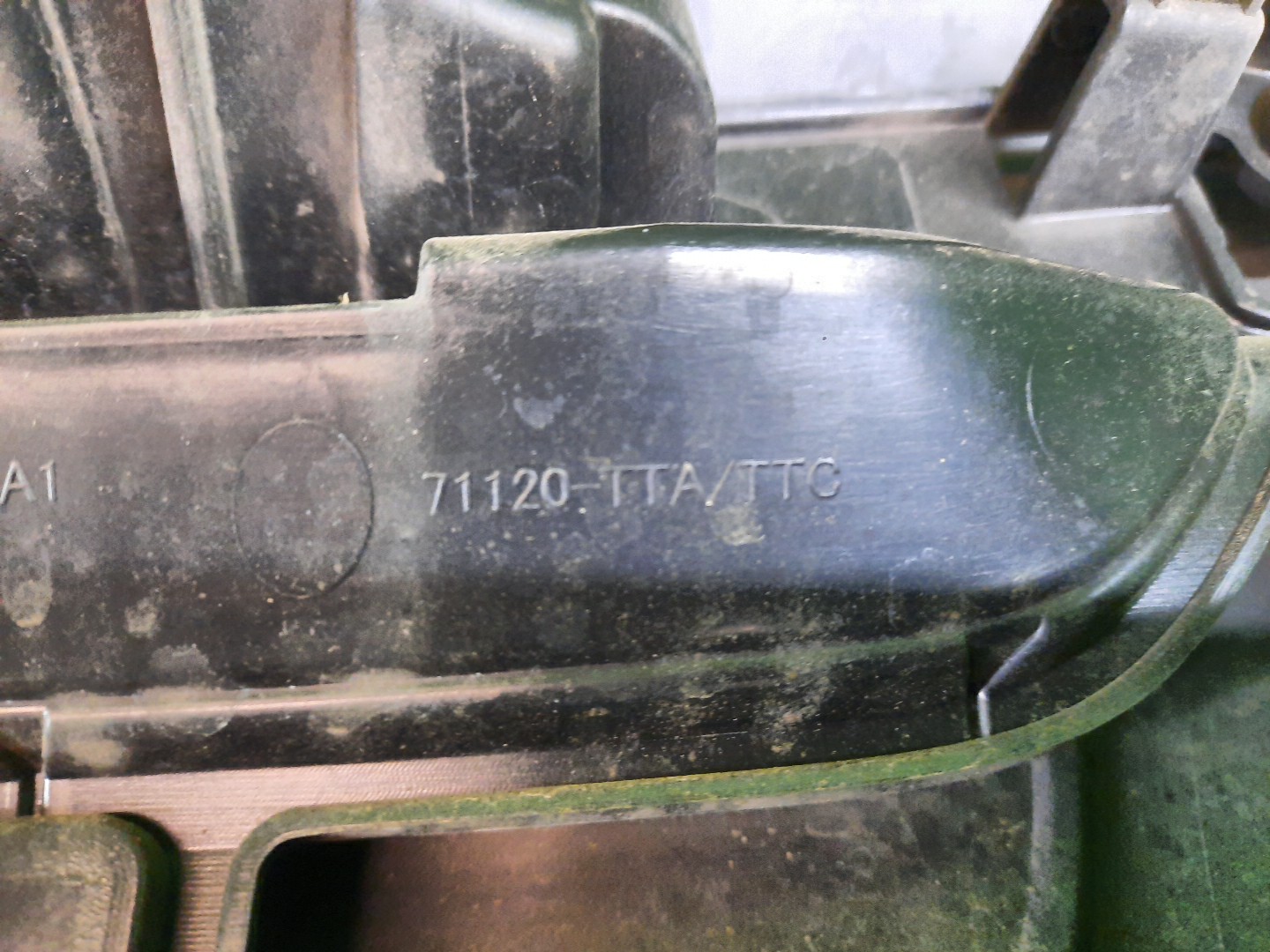 Решетка радиатора HONDA N-BOX JF3 71120-TTA 3 ракурс